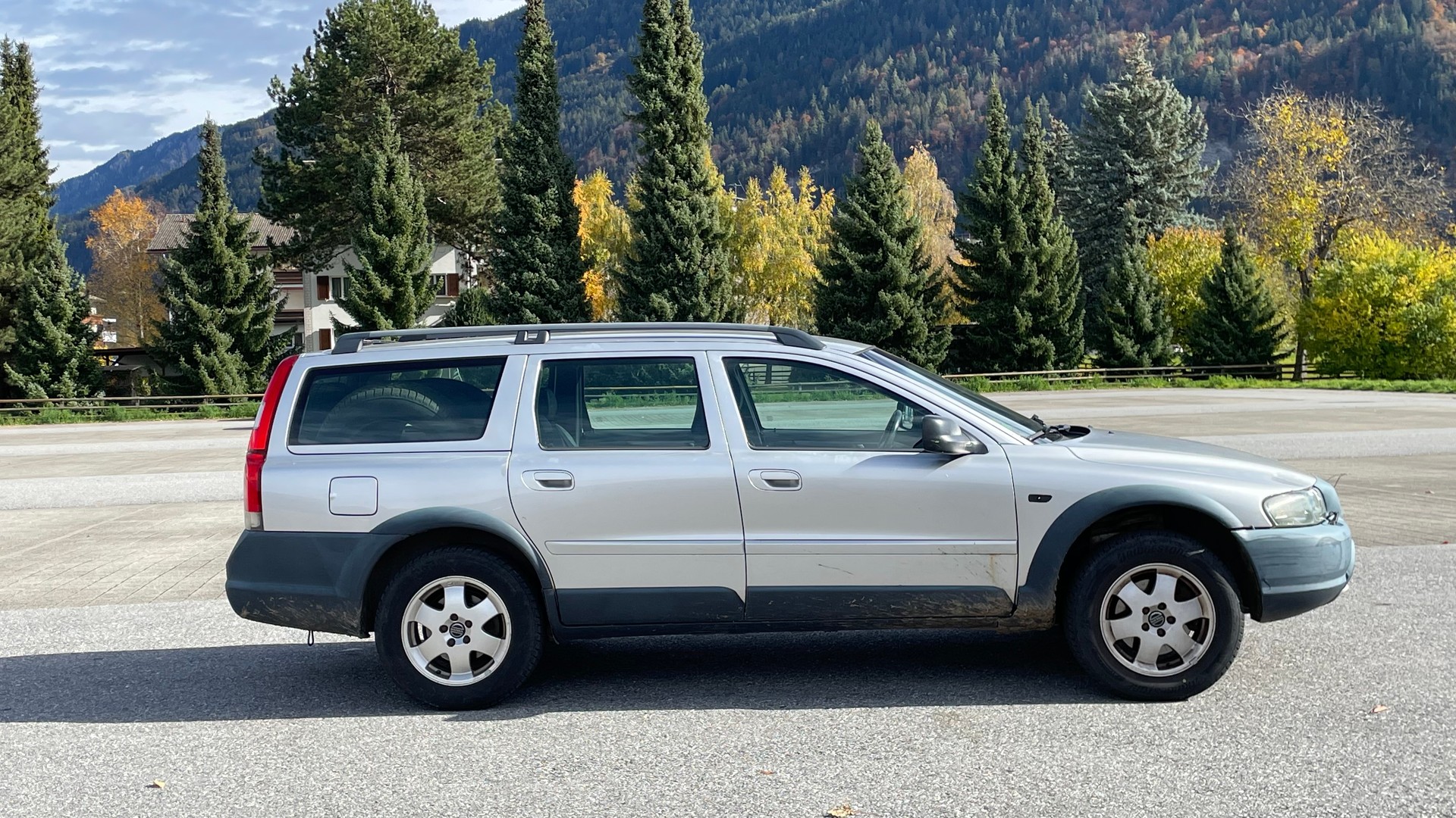VOLVO XC70 2.5T AWD-image-3