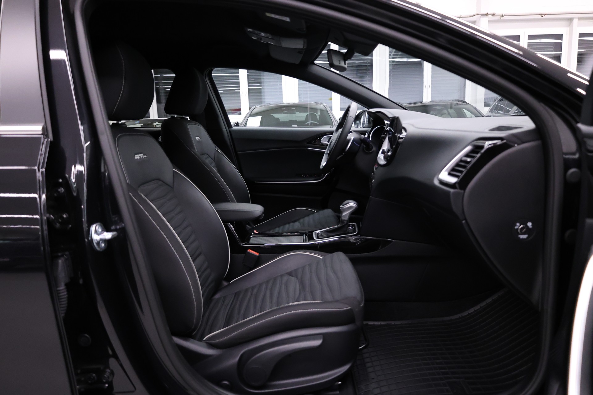 KIA Ceed SW 1.5 T-GDi MHEV GT-Line-image-15