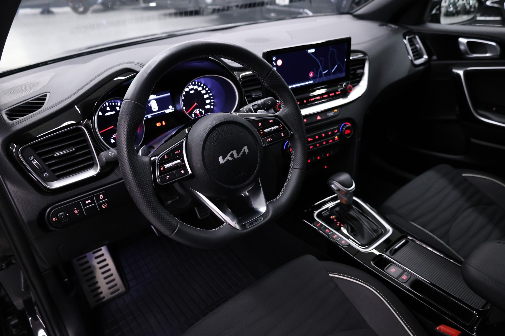 KIA Ceed SW 1.5 T-GDi MHEV GT-Line-image-17