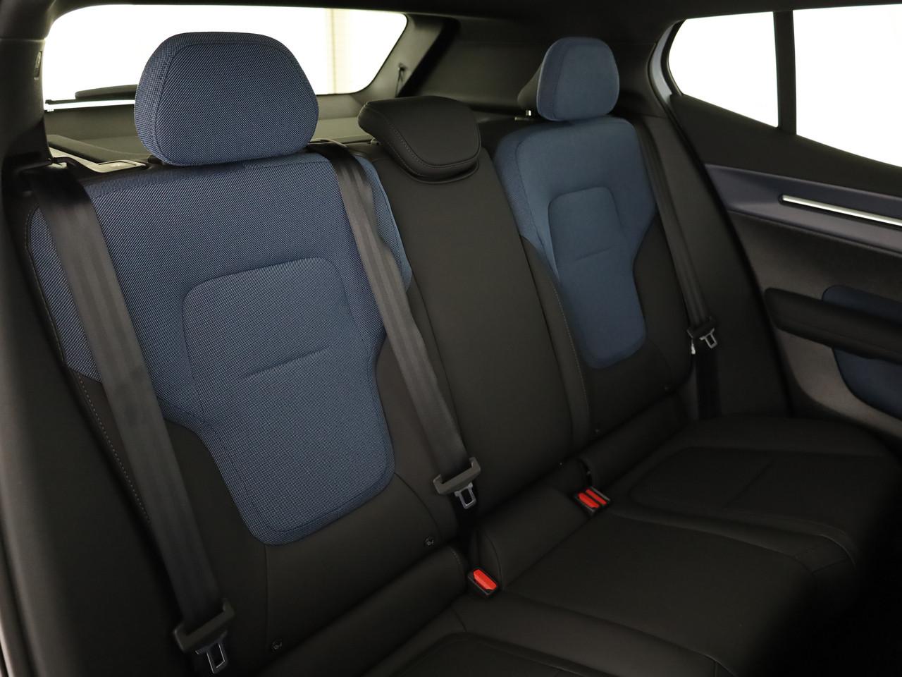 VOLVO EX30 CC P8 Ultra AWD-image-10