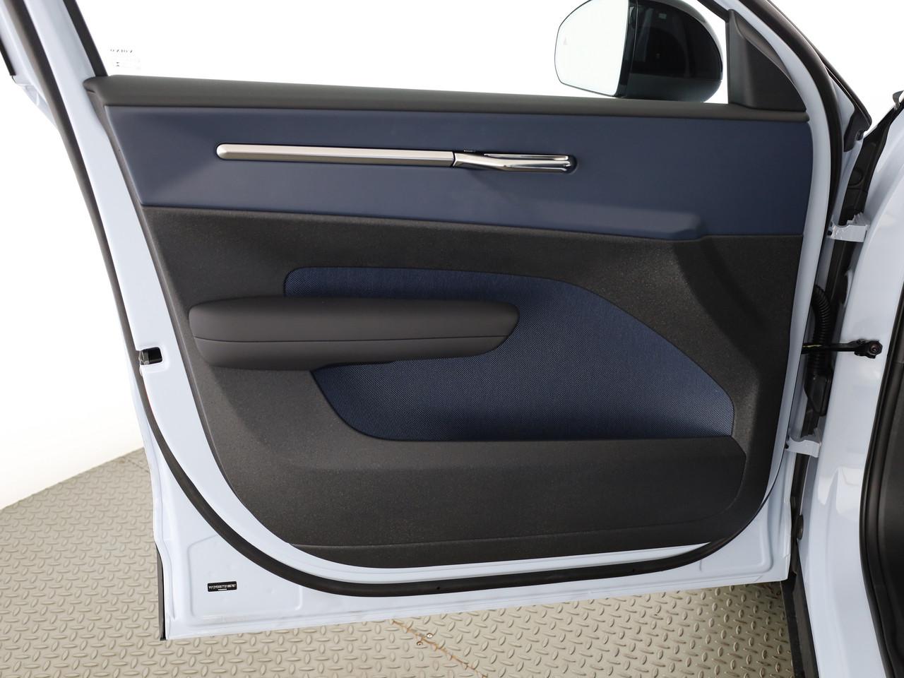 VOLVO EX30 CC P8 Ultra AWD-image-17