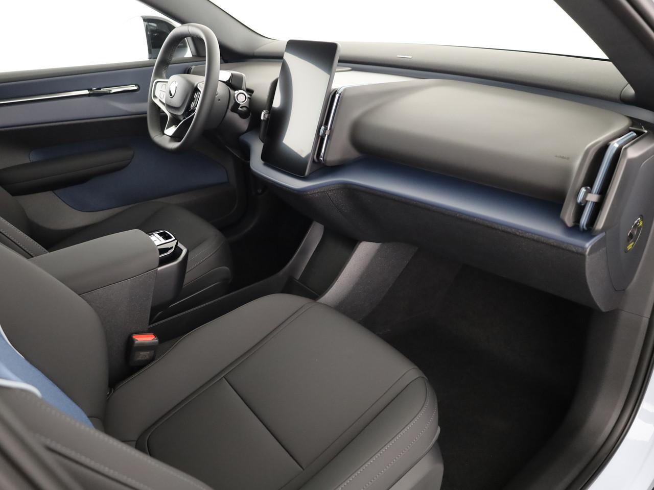 VOLVO EX30 CC P8 Ultra AWD-image-7