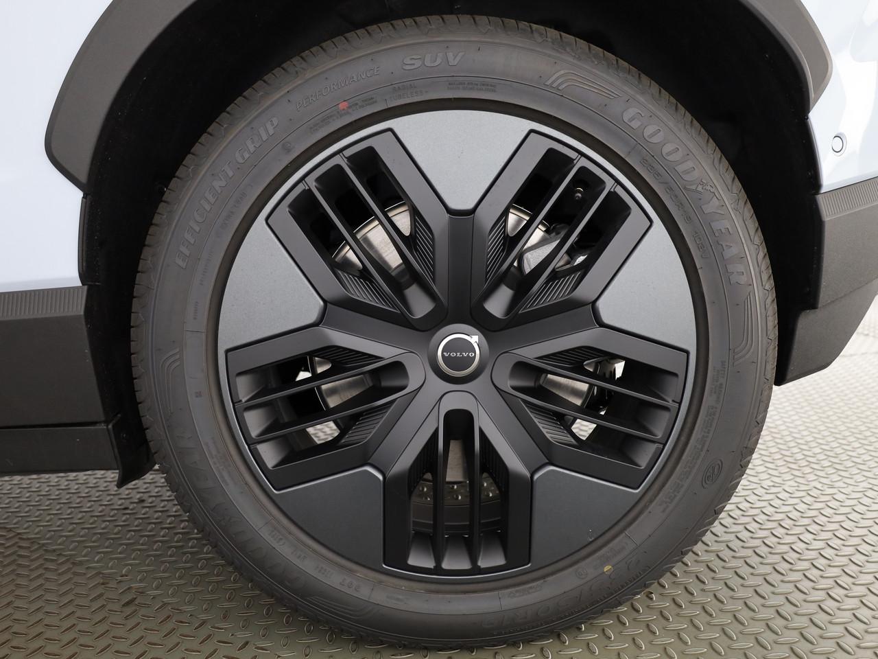 VOLVO EX30 CC P8 Ultra AWD-image-5