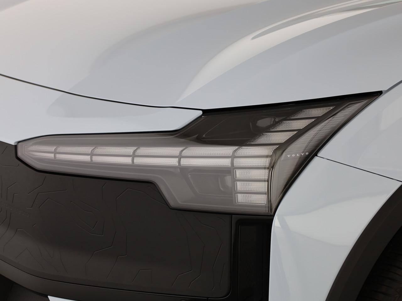 VOLVO EX30 CC P8 Ultra AWD-image-15