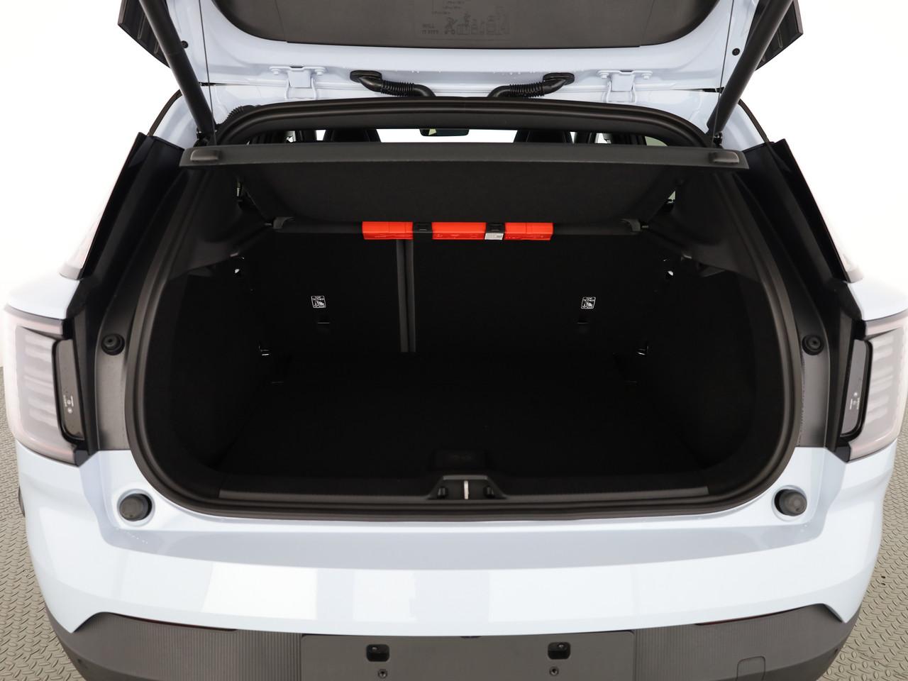 VOLVO EX30 CC P8 Ultra AWD-image-12