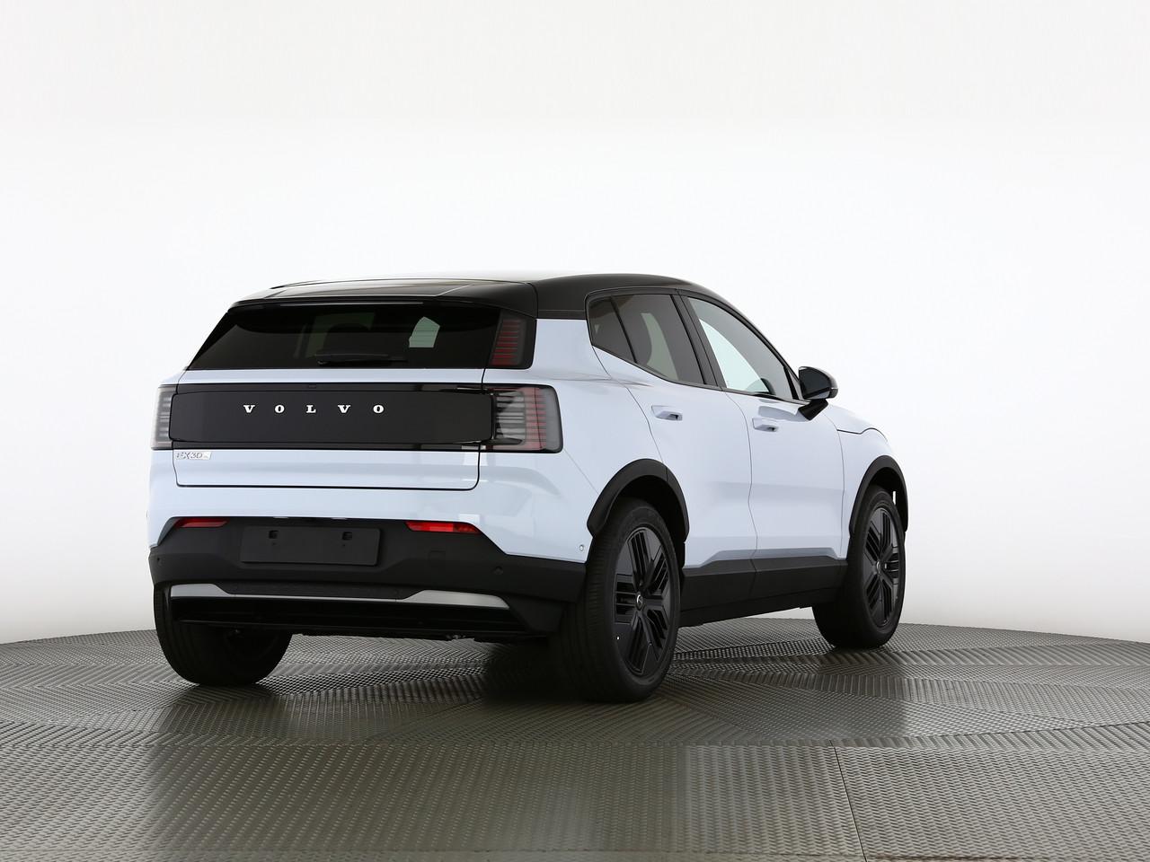 VOLVO EX30 CC P8 Ultra AWD-image-1