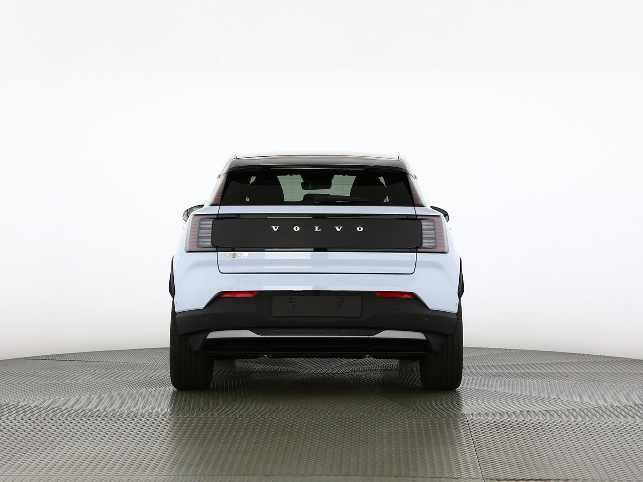 VOLVO EX30 CC P8 Ultra AWD-image-3