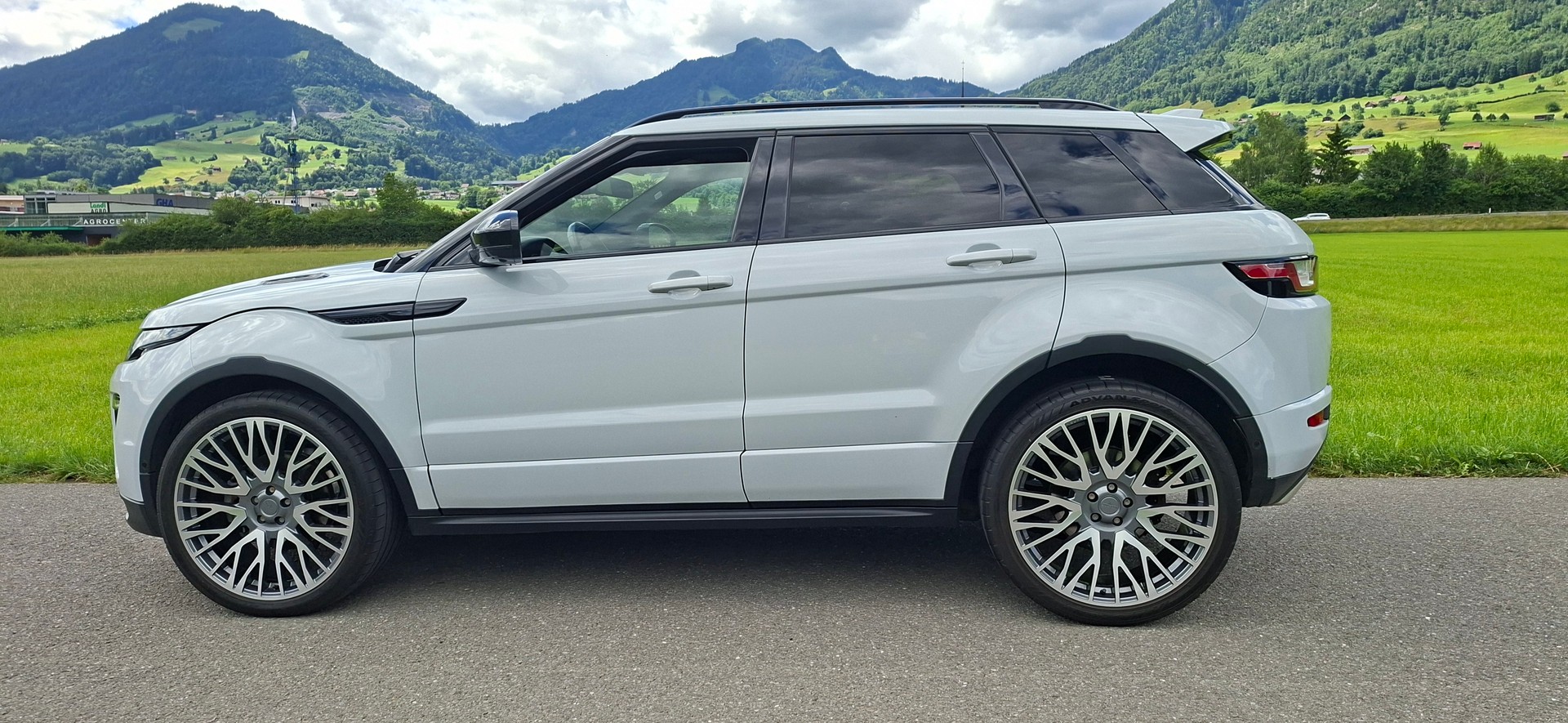 LAND ROVER Range Rover Evoque 2.0 TD4 SE Dynamic-image-2