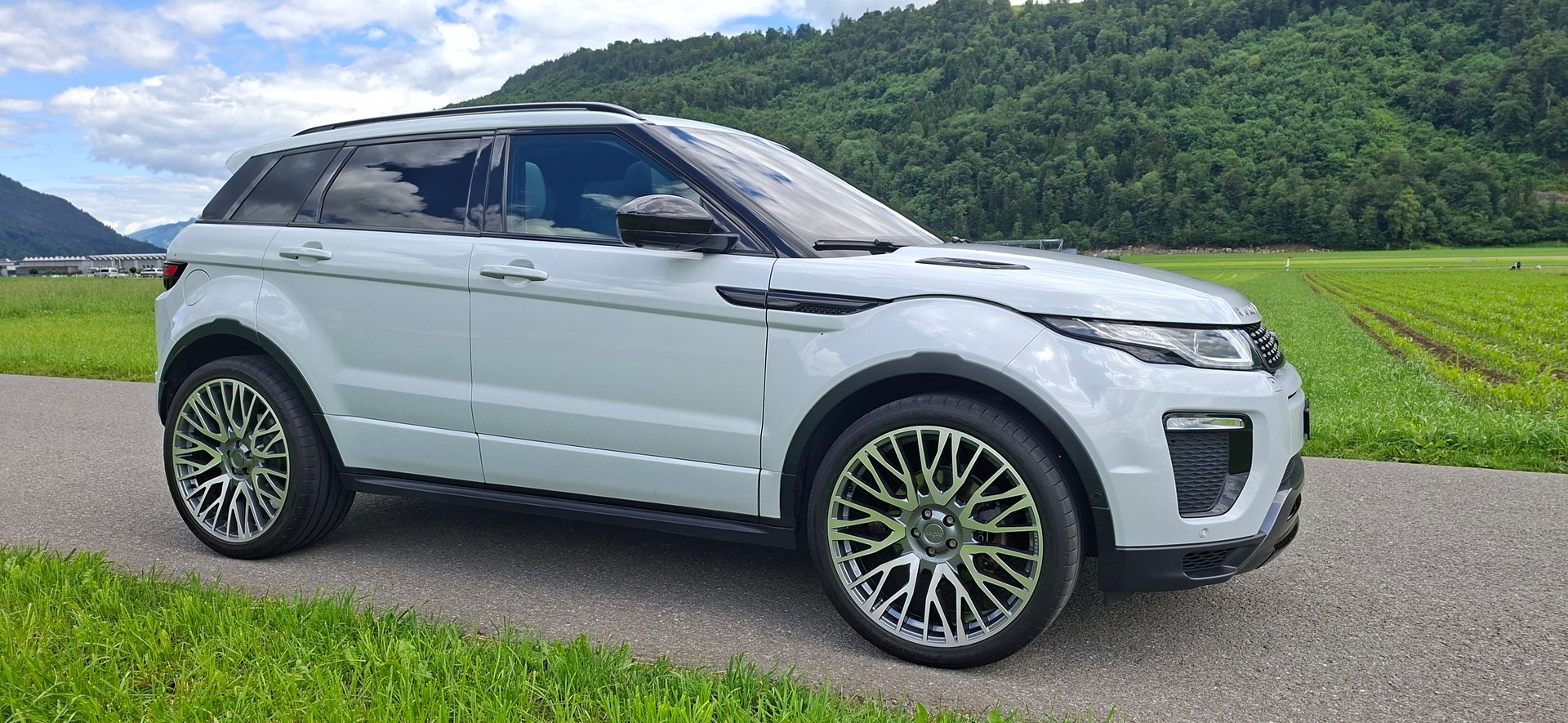 LAND ROVER Range Rover Evoque 2.0 TD4 SE Dynamic-image-0