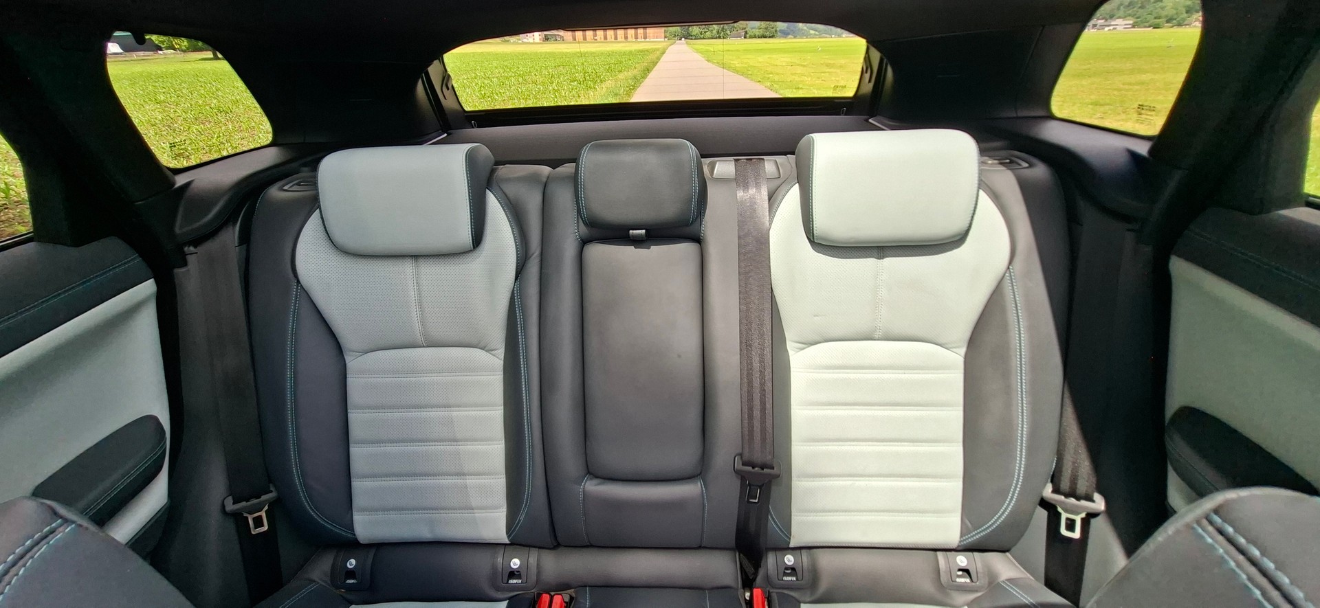 LAND ROVER Range Rover Evoque 2.0 TD4 SE Dynamic-image-10