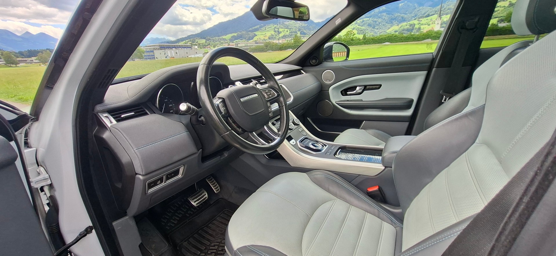 LAND ROVER Range Rover Evoque 2.0 TD4 SE Dynamic-image-4
