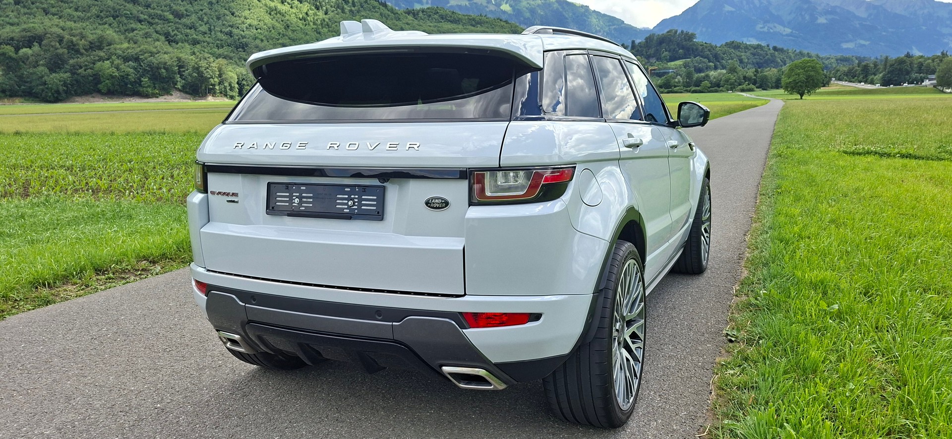 LAND ROVER Range Rover Evoque 2.0 TD4 SE Dynamic-image-3