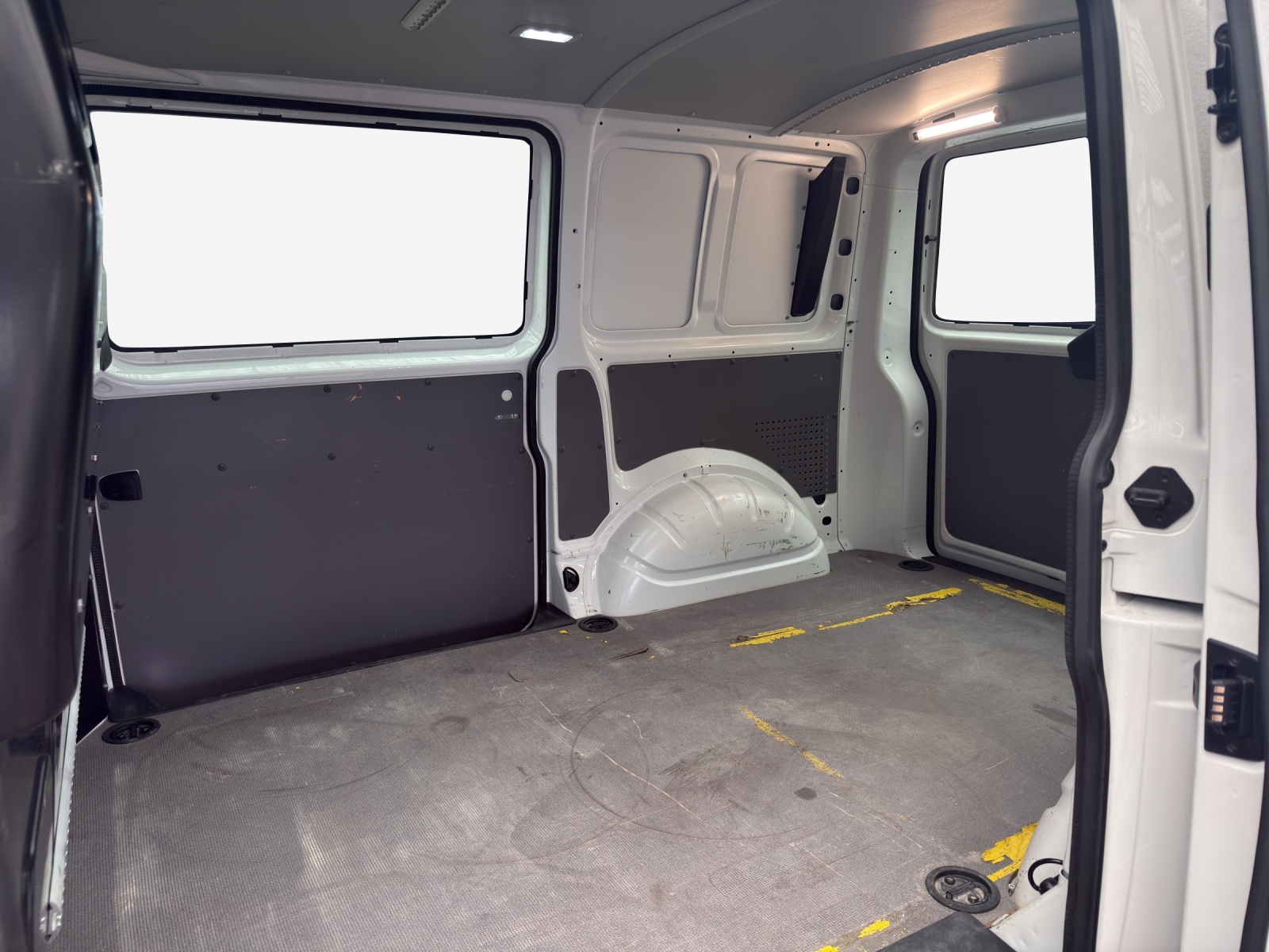 VW T6.1 2.0 TDI DSG-image-10