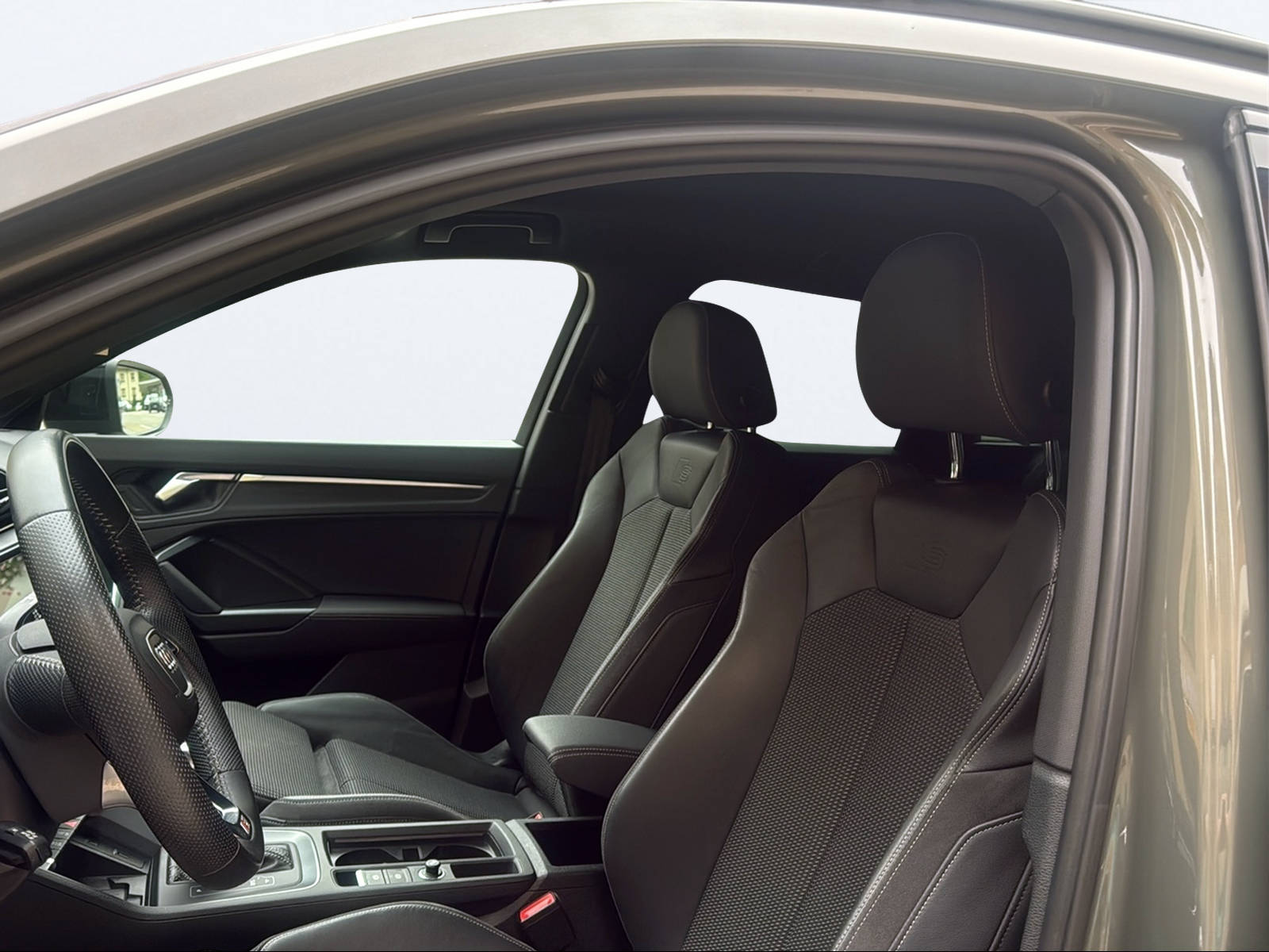 AUDI Q3 35 TDI S line quattro S-tronic-image-9