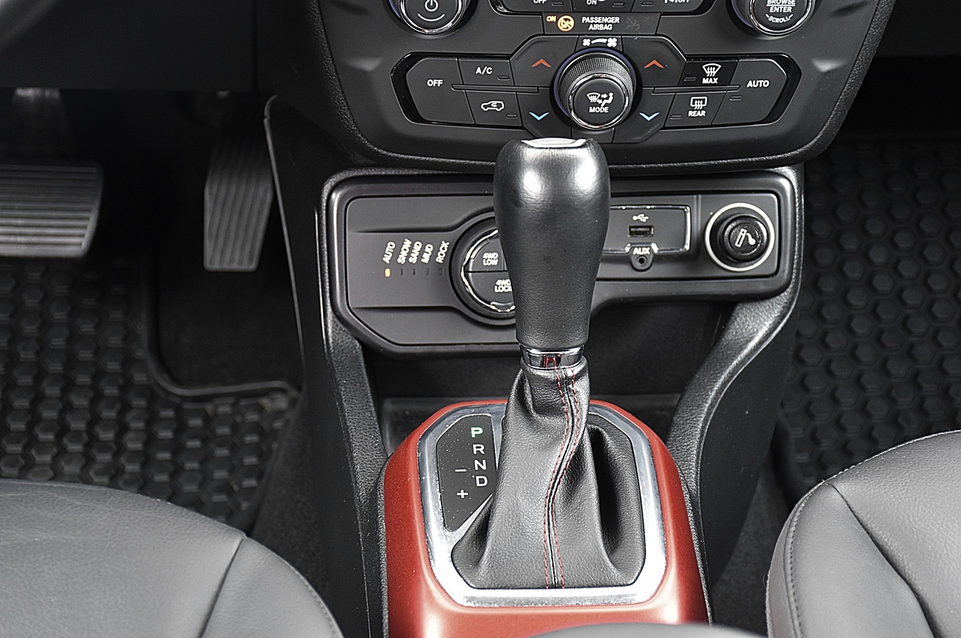 JEEP Renegade 2.0 CRD Trailhawk AWD + Low Range 9ATX-image-13