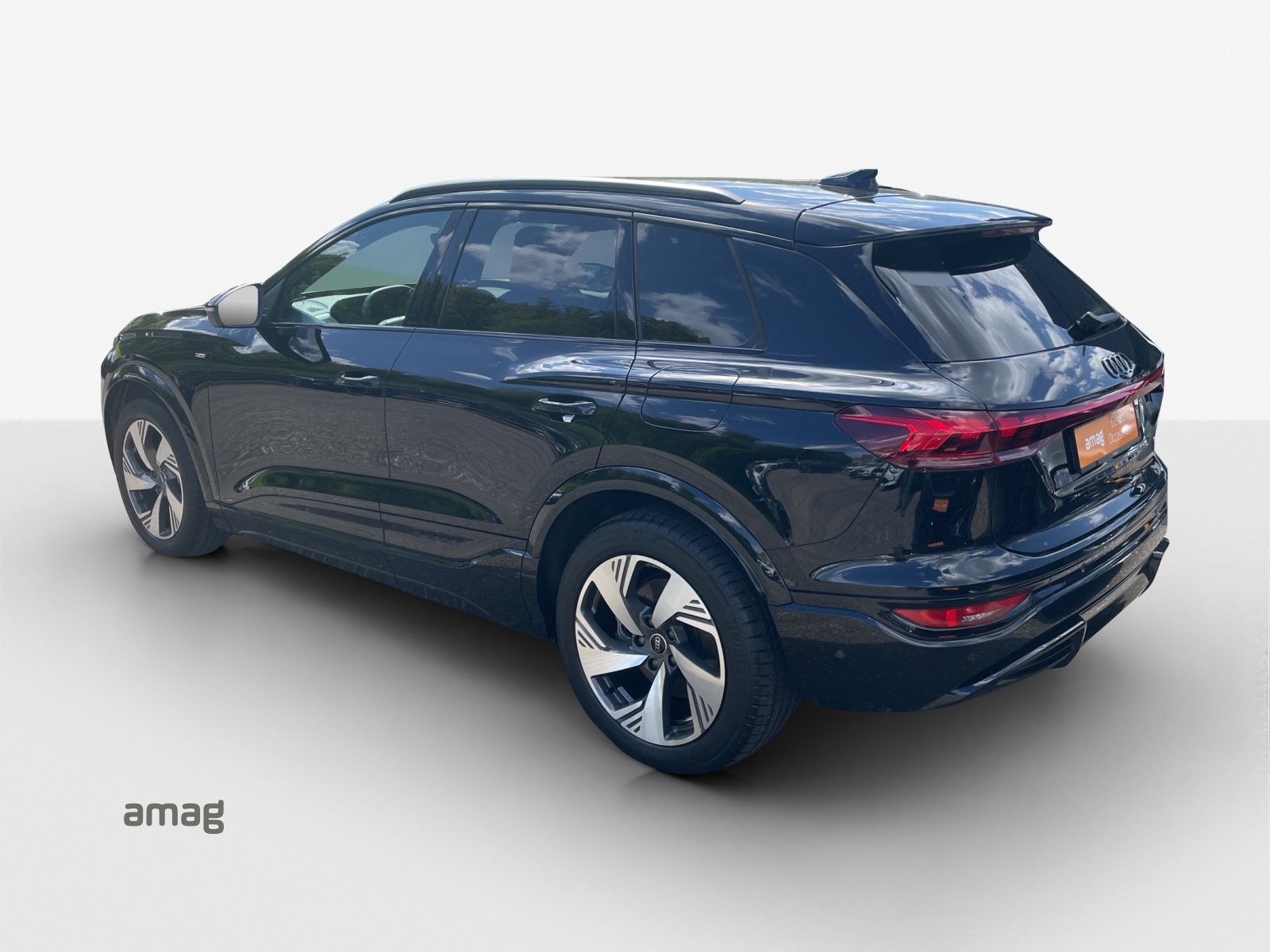 AUDI Q6 e-tron quattro-image-2