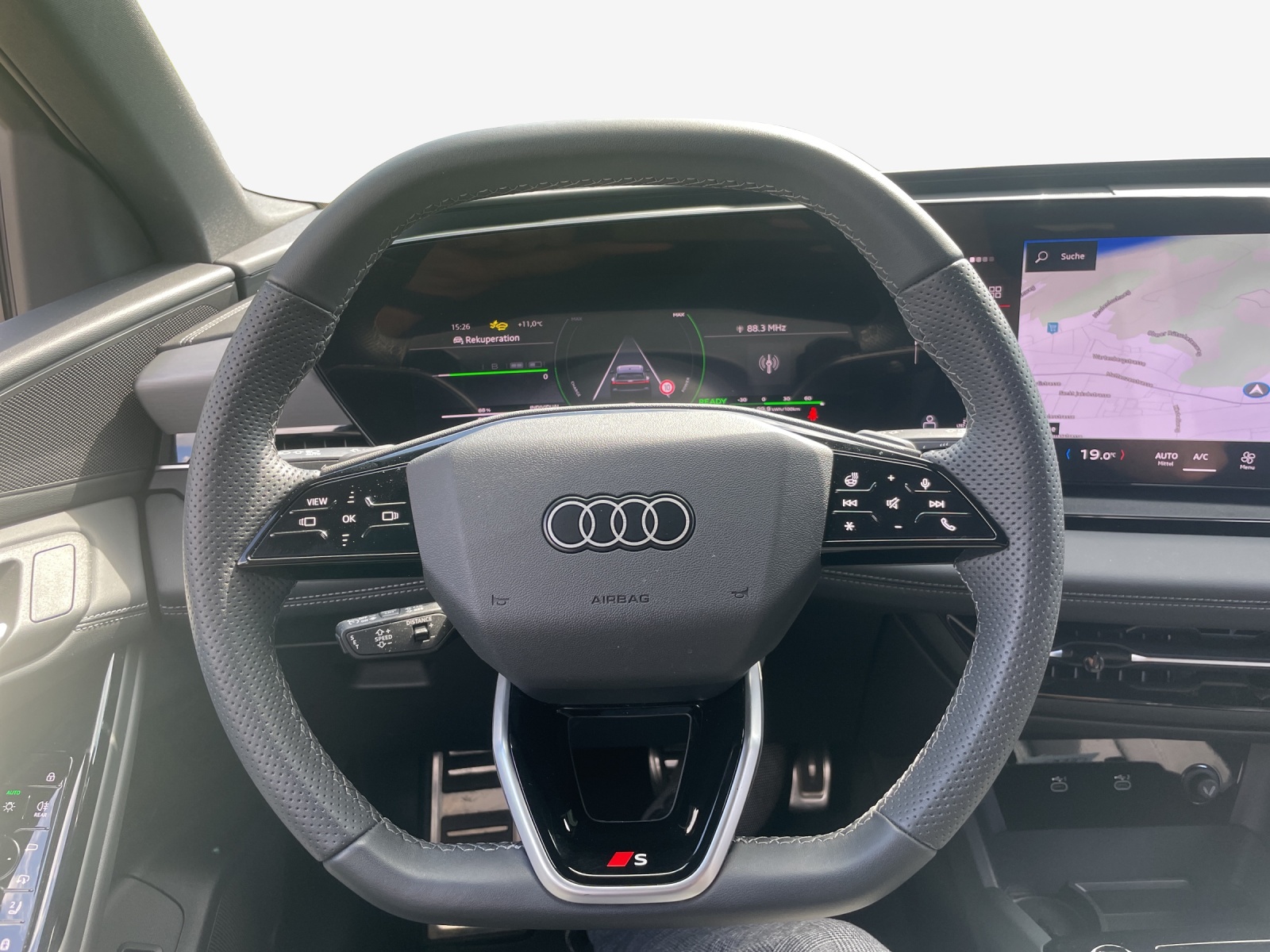 AUDI Q6 e-tron quattro-image-10