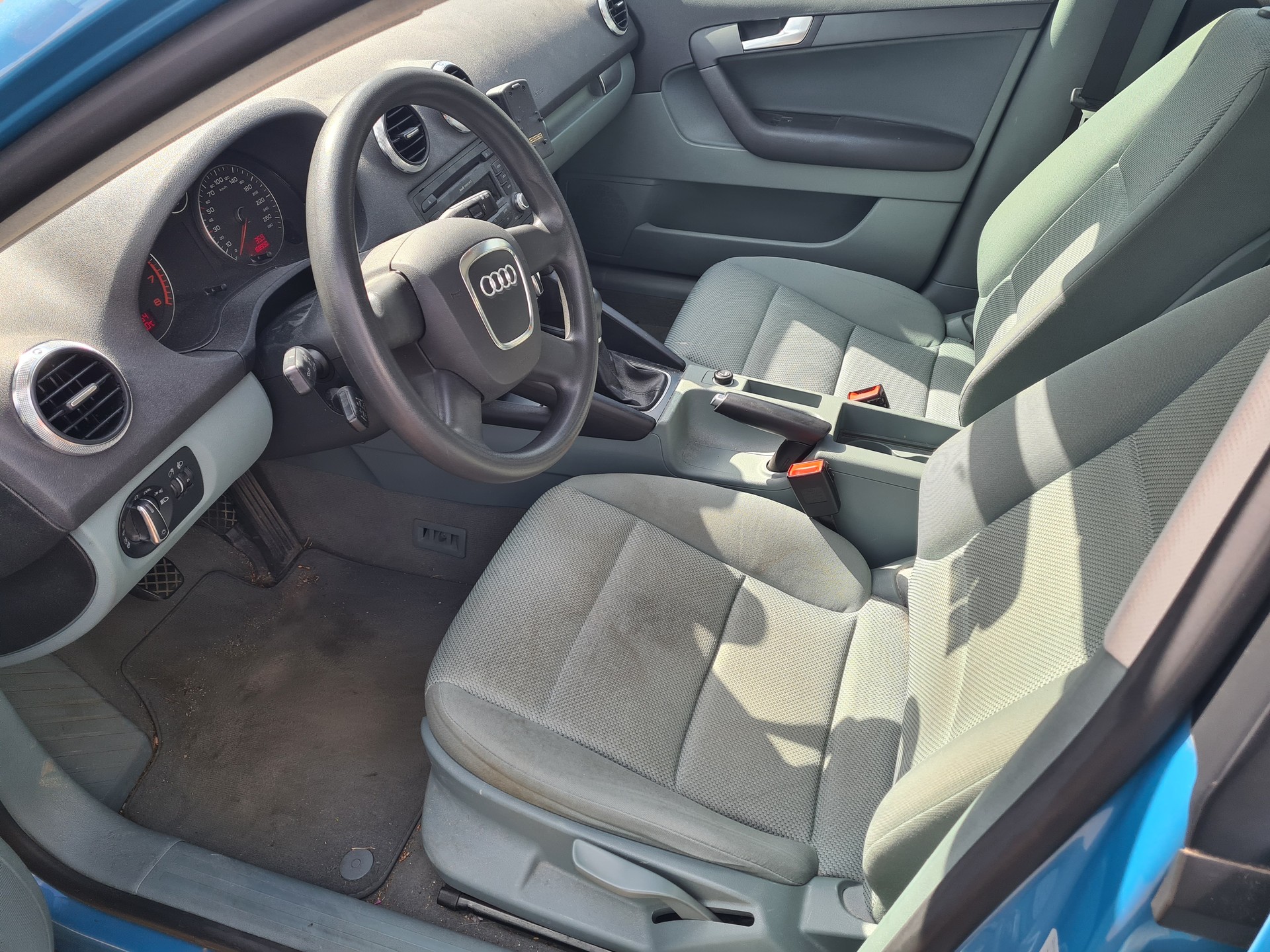 AUDI A3 Sportback 2.0 Turbo FSI Ambiente-image-6