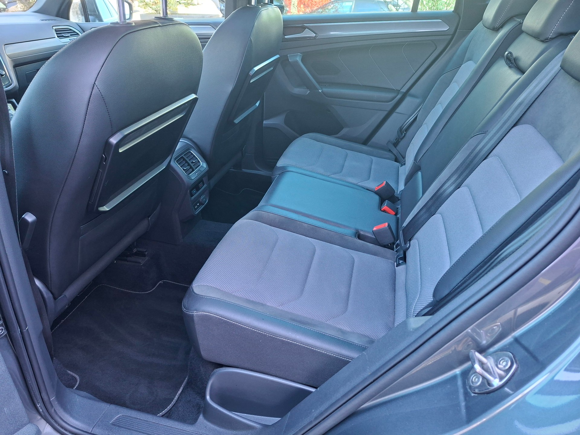 VW Tiguan 2.0TSI R Line 4Motion DSG-image-9
