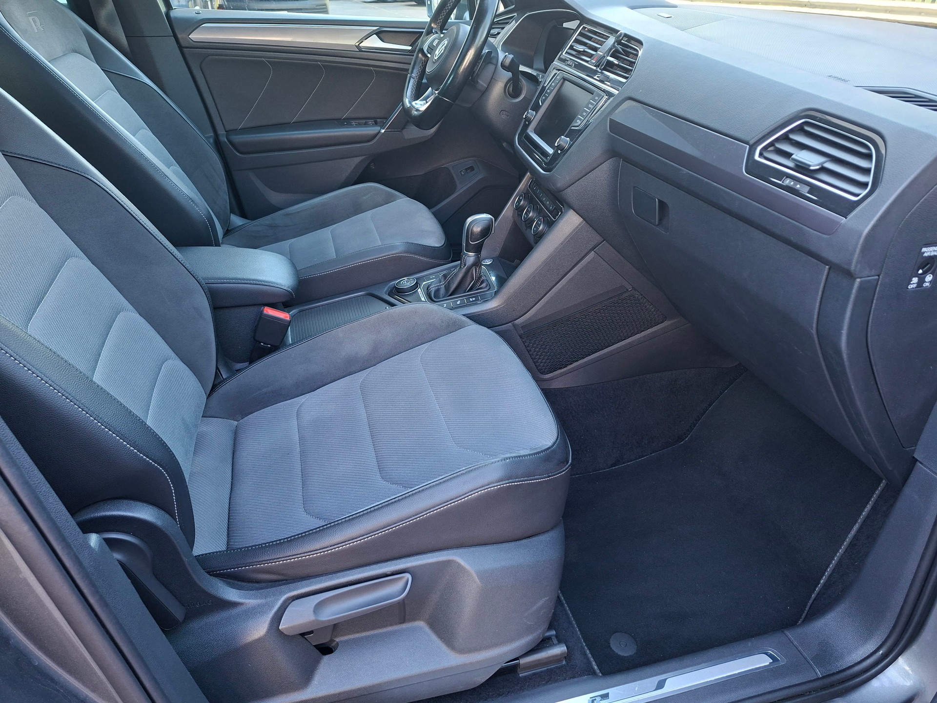 VW Tiguan 2.0TSI R Line 4Motion DSG-image-7