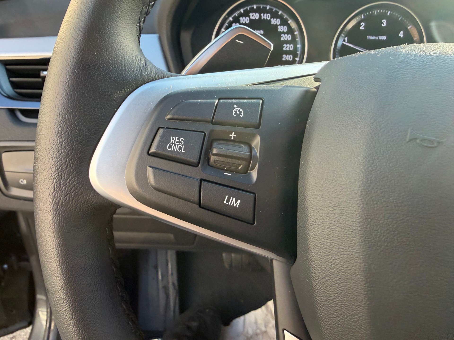 BMW X1 xDrive 18d xLine Steptronic FAIBLE KILOMÉTRAGE—-image-35