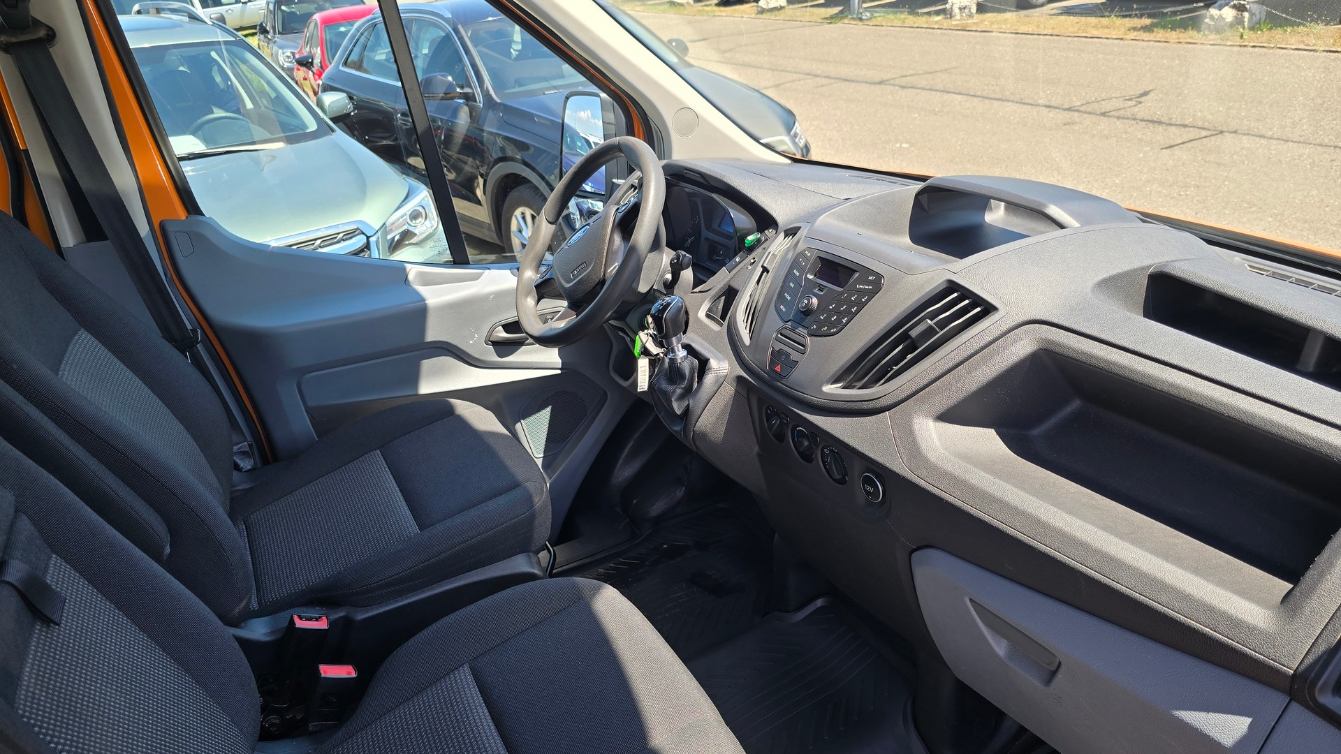 FORD Transit 350 L2 Trend 2.0 TDCi 130 4WD-image-9