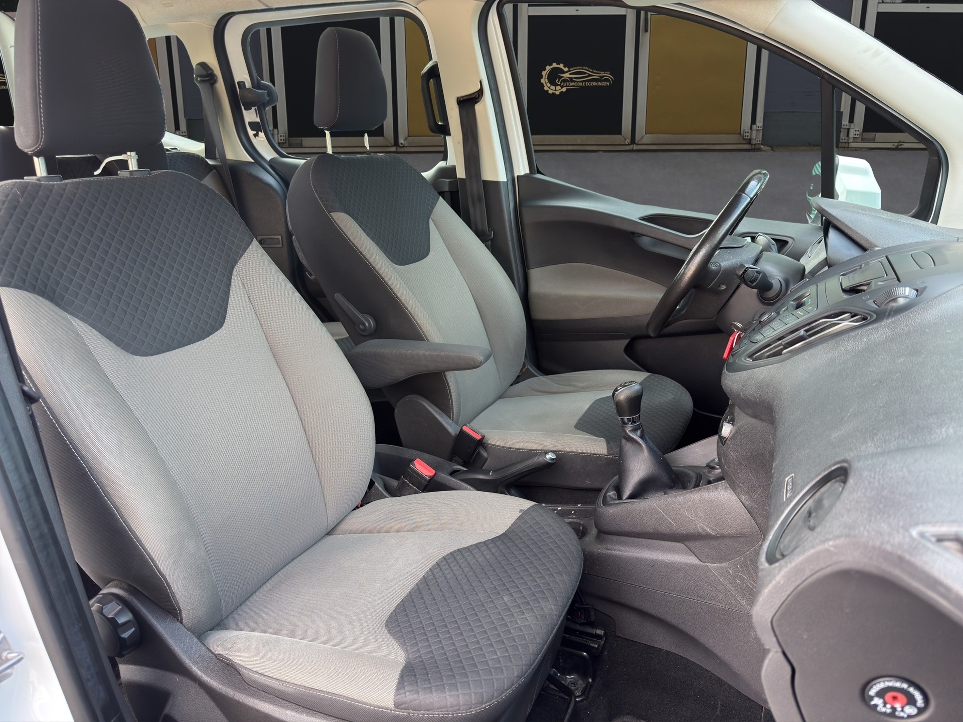 FORD Tourneo Courier 1.0 SCTi Trend-image-9
