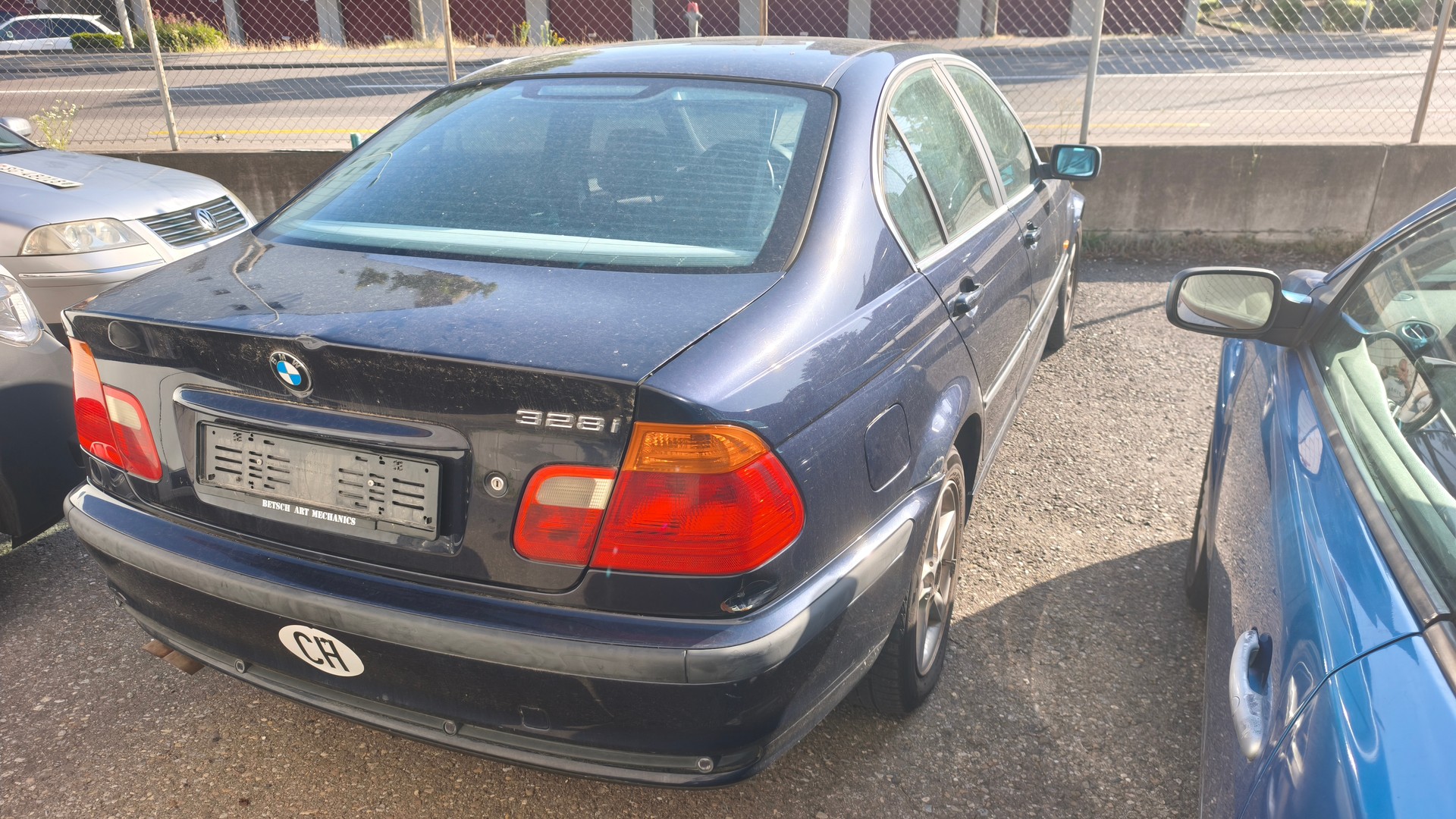 BMW 328i-image-3