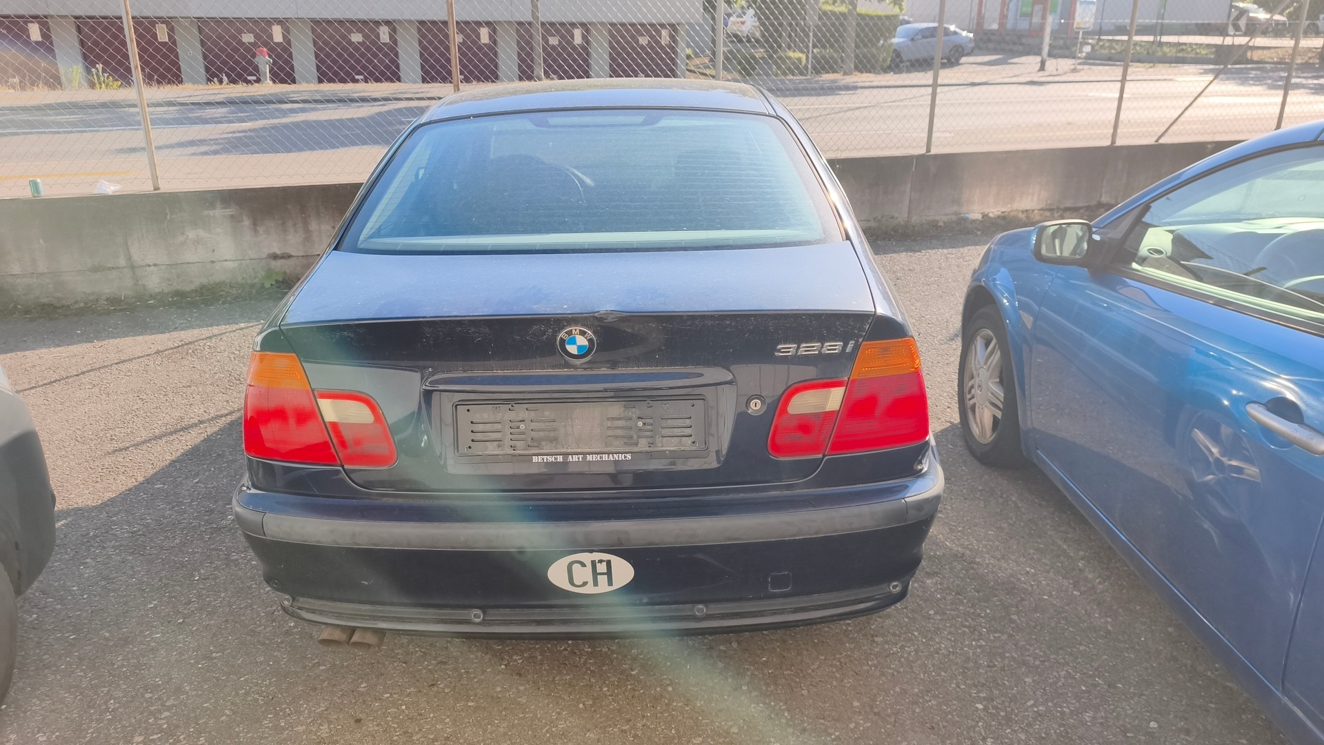 BMW 328i-image-4