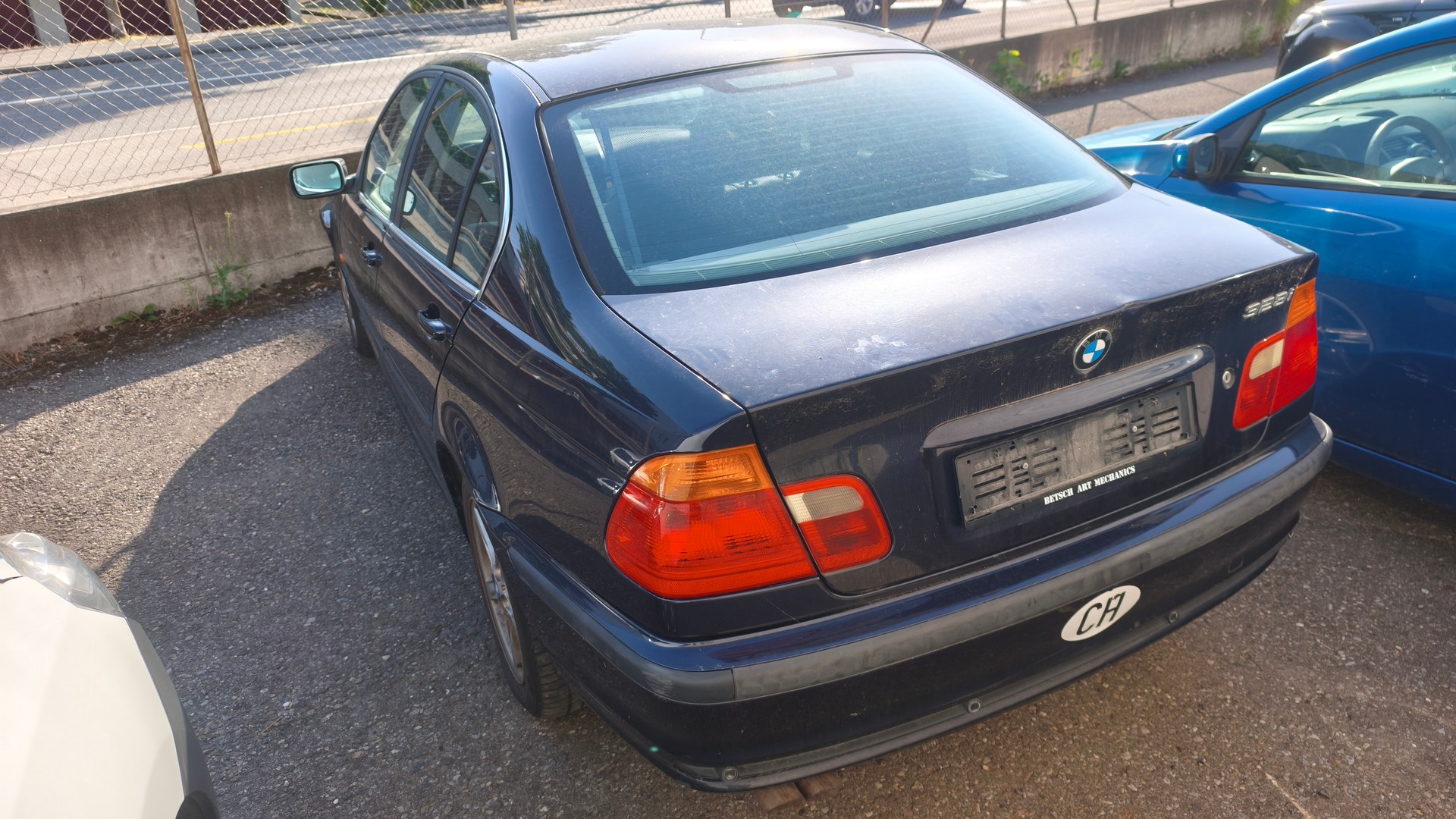 BMW 328i-image-2