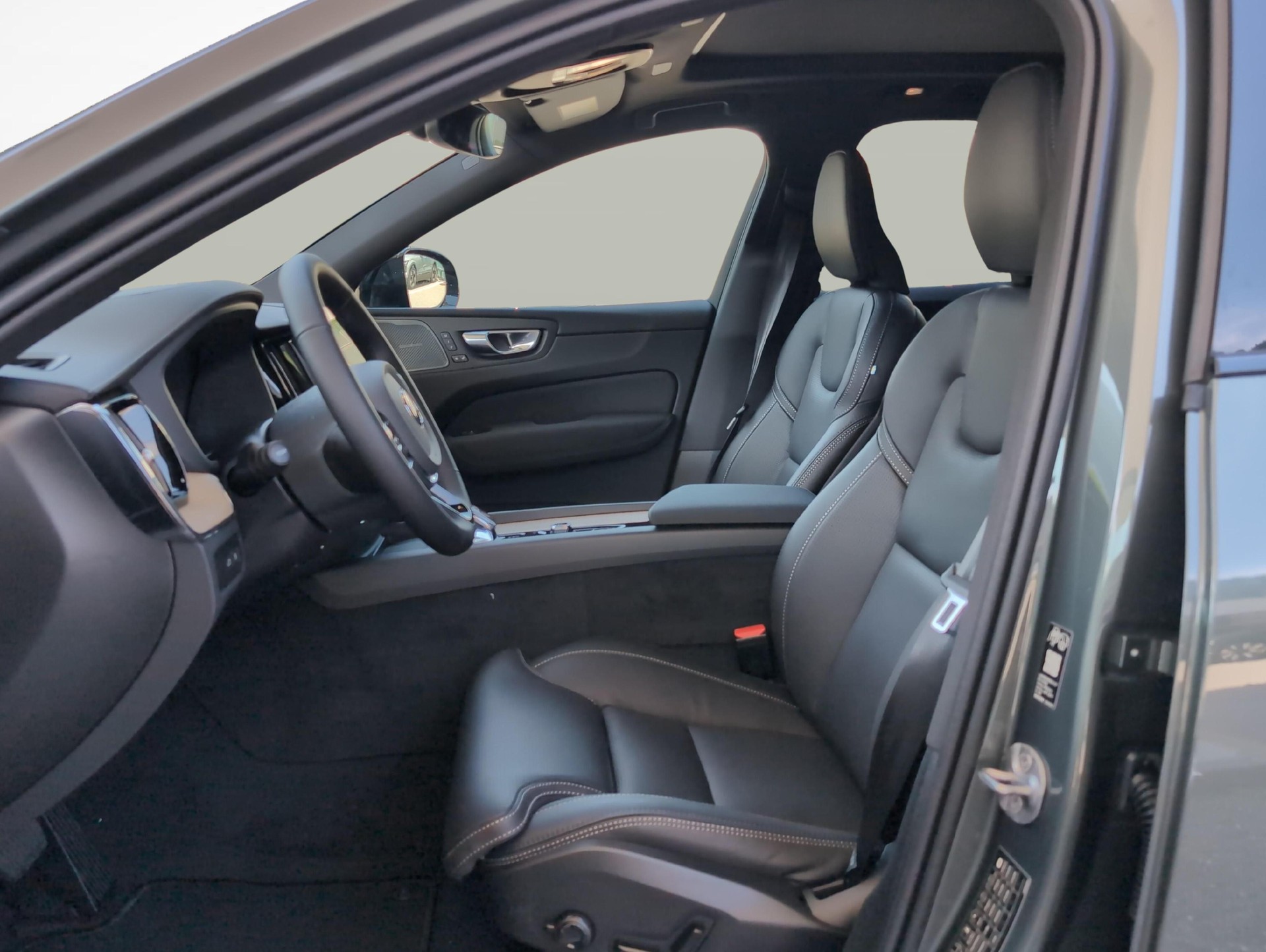 VOLVO XC60 2.0 T8 TE Ultra Dark eAWD-image-10
