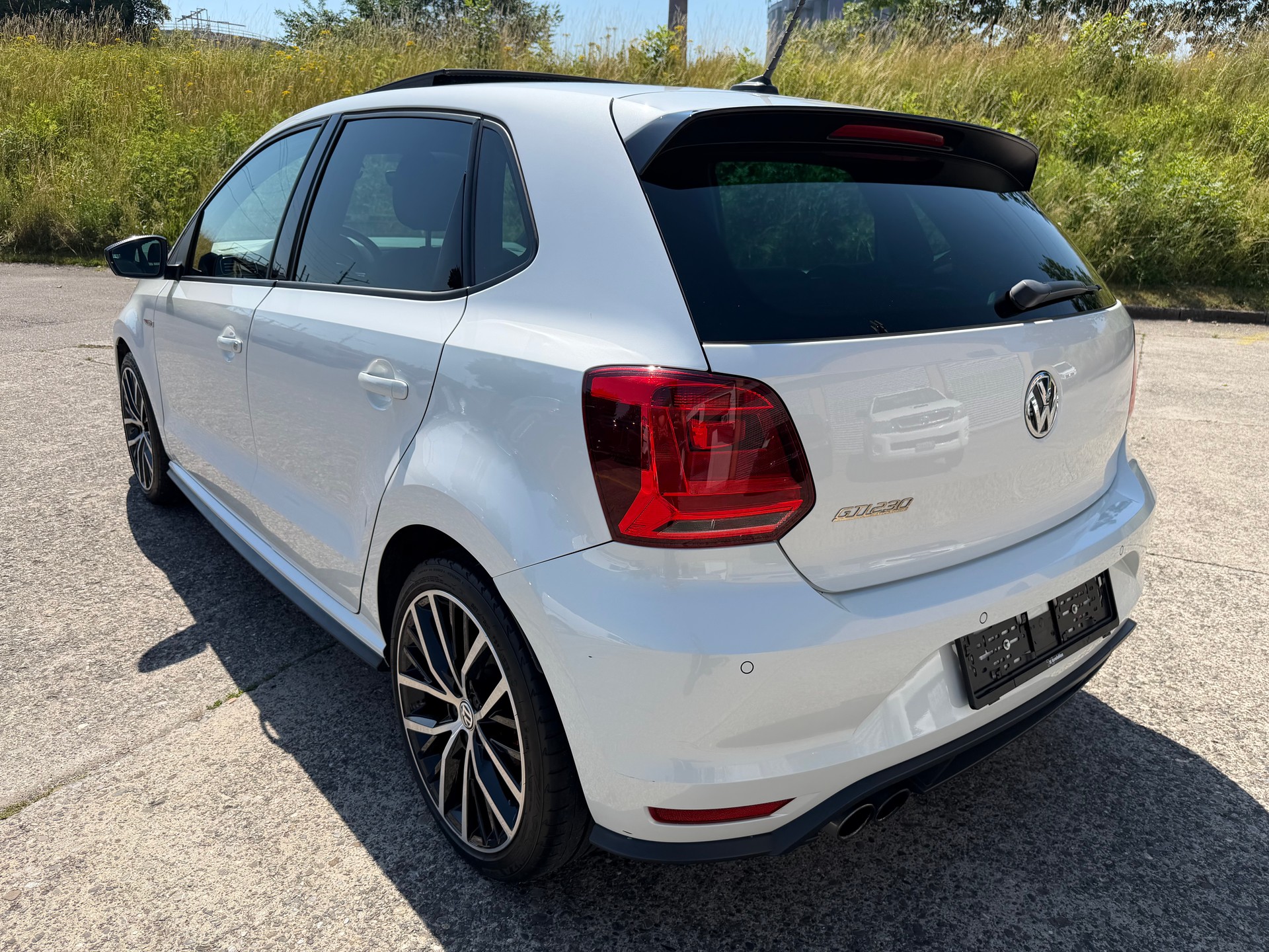 VW Polo 1.8 TSI GTI 230 DSG-image-2
