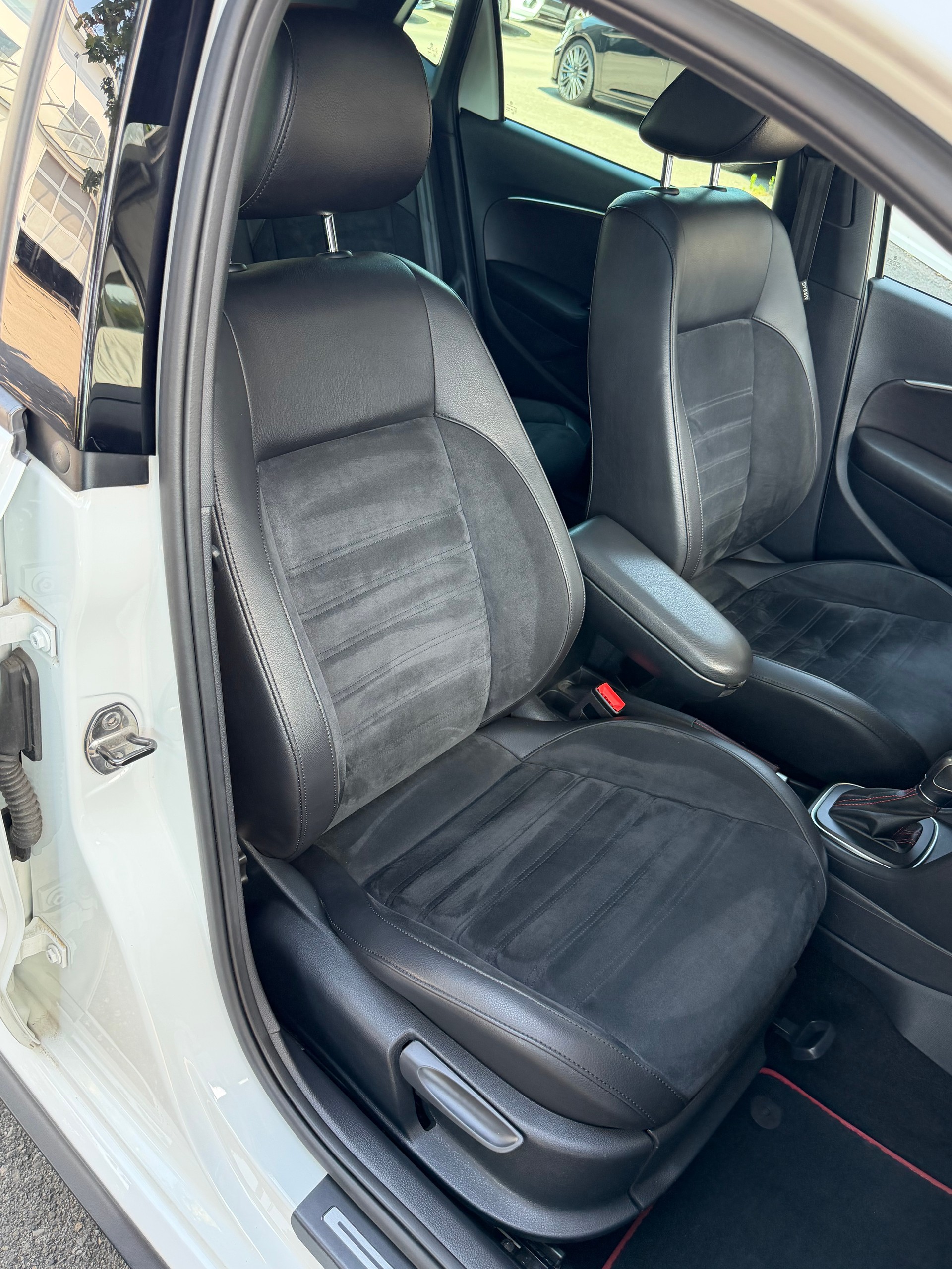 VW Polo 1.8 TSI GTI 230 DSG-image-16
