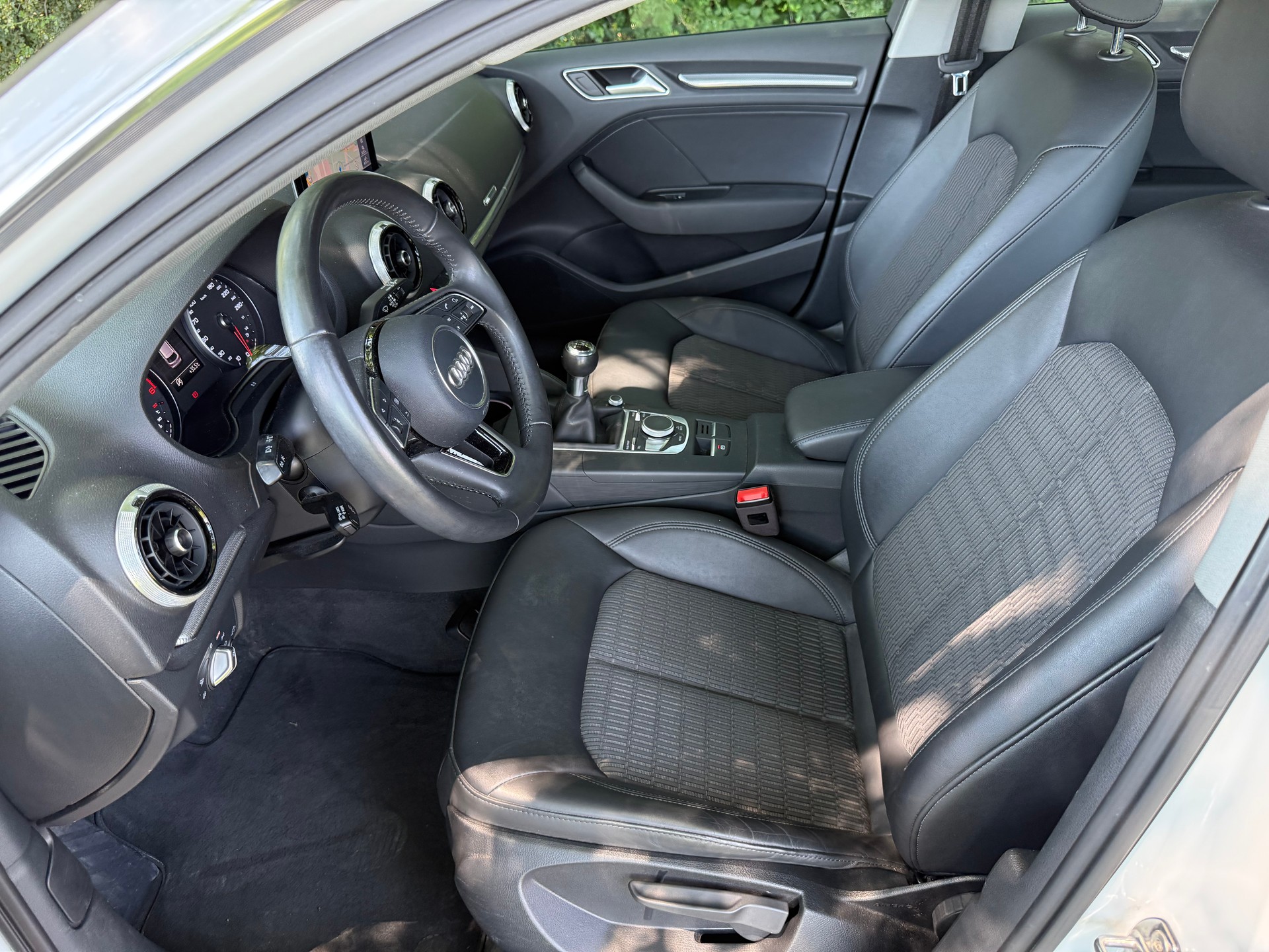 AUDI A3 Sportback 1.6 TDI Design-image-6