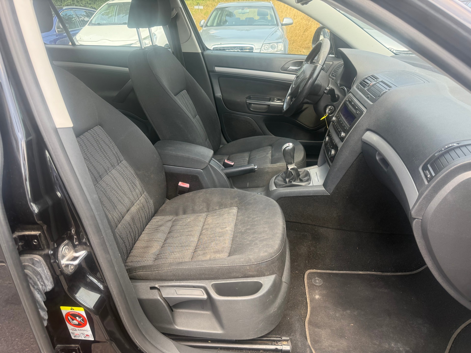 SKODA Octavia Combi 1.6 TDI Adventure 4x4-image-9