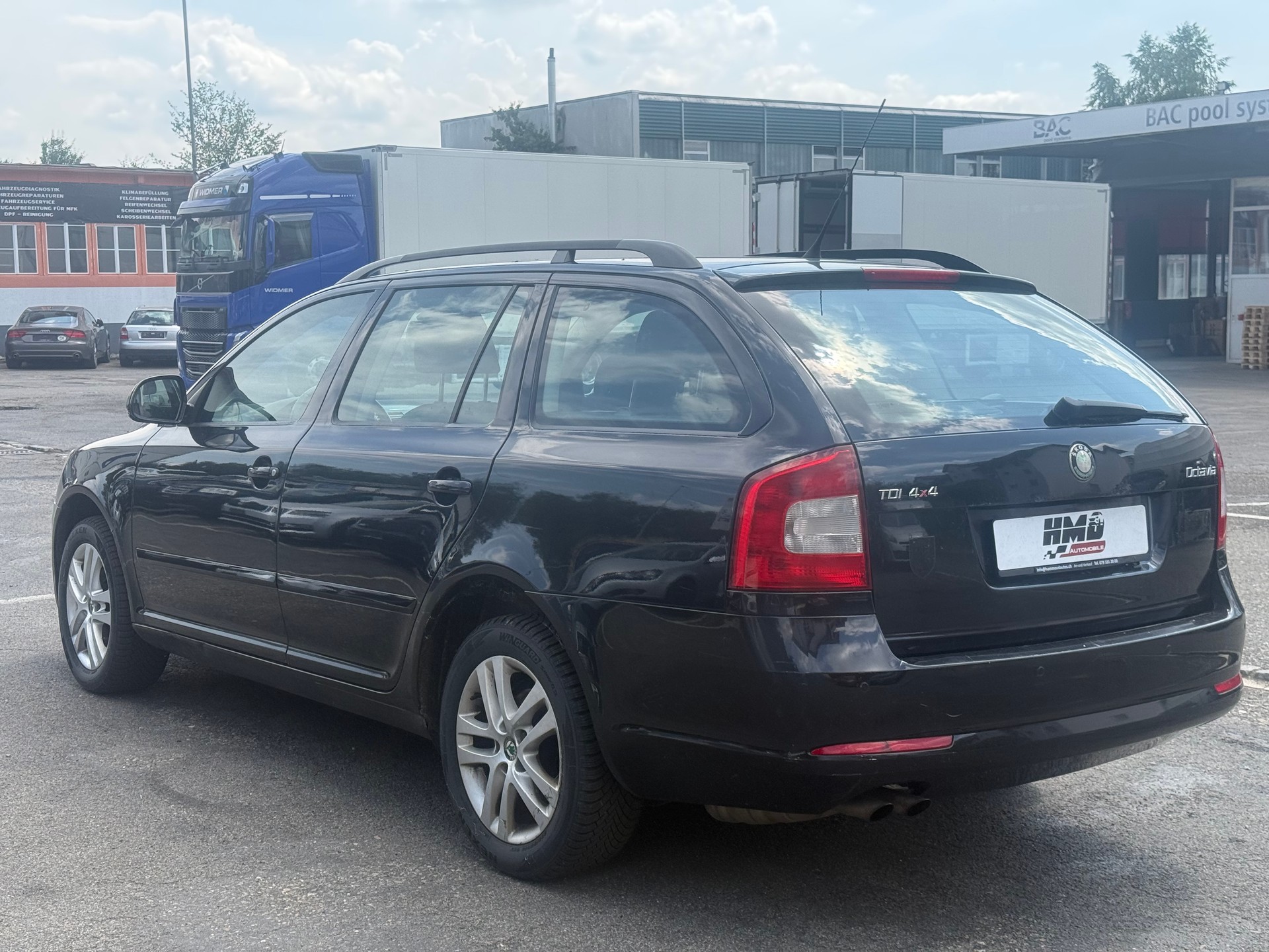 SKODA Octavia Combi 1.6 TDI Adventure 4x4-image-5