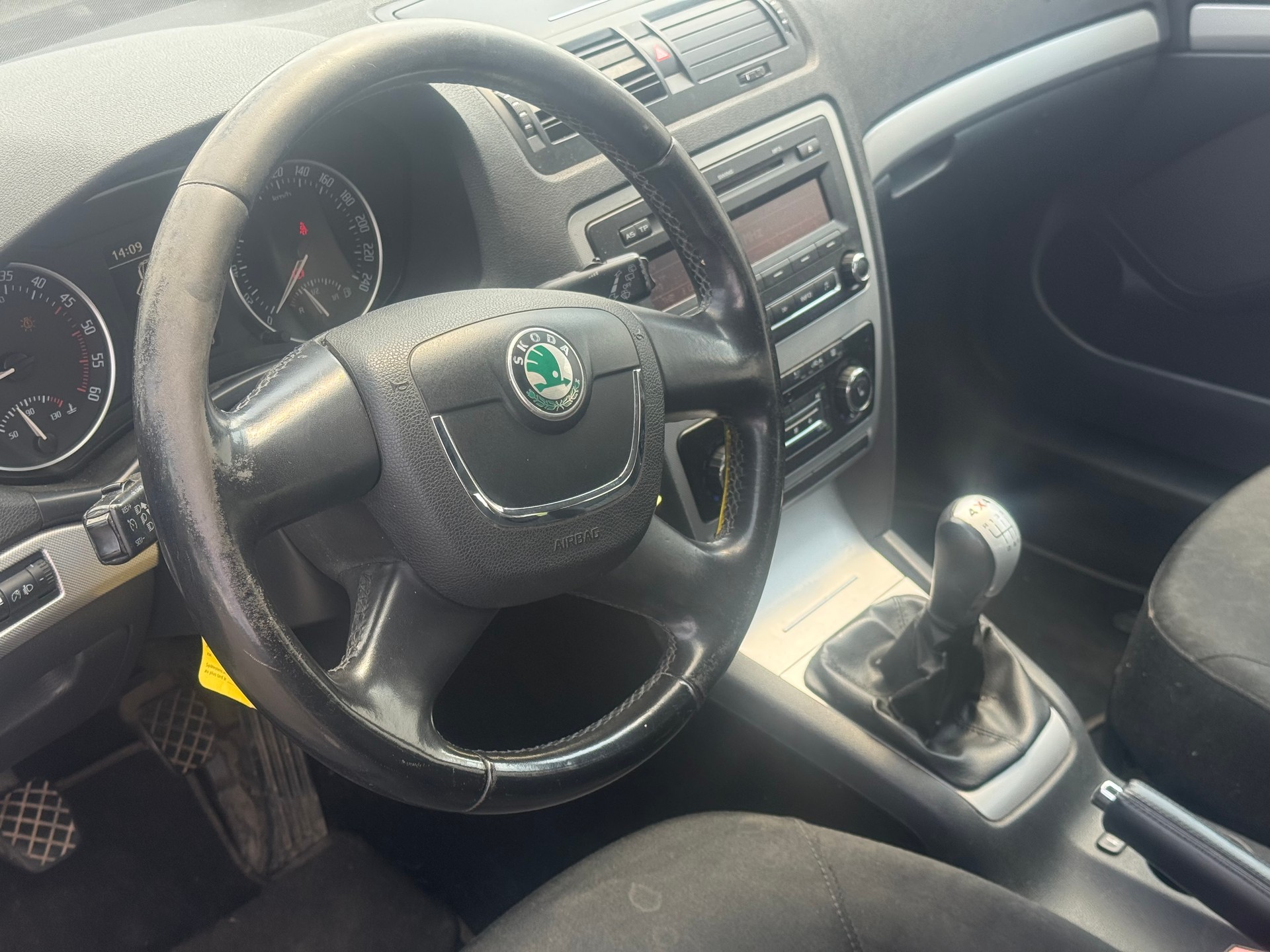 SKODA Octavia Combi 1.6 TDI Adventure 4x4-image-7
