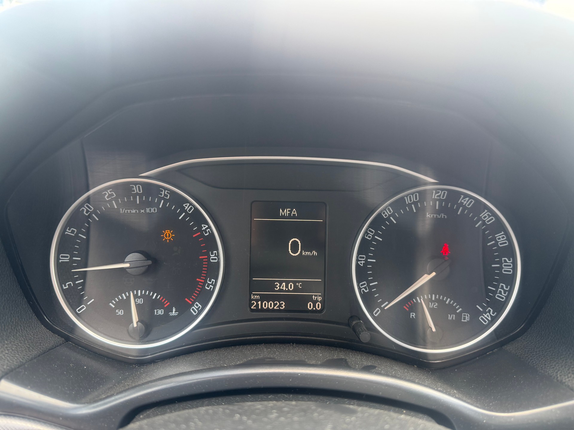 SKODA Octavia Combi 1.6 TDI Adventure 4x4-image-11