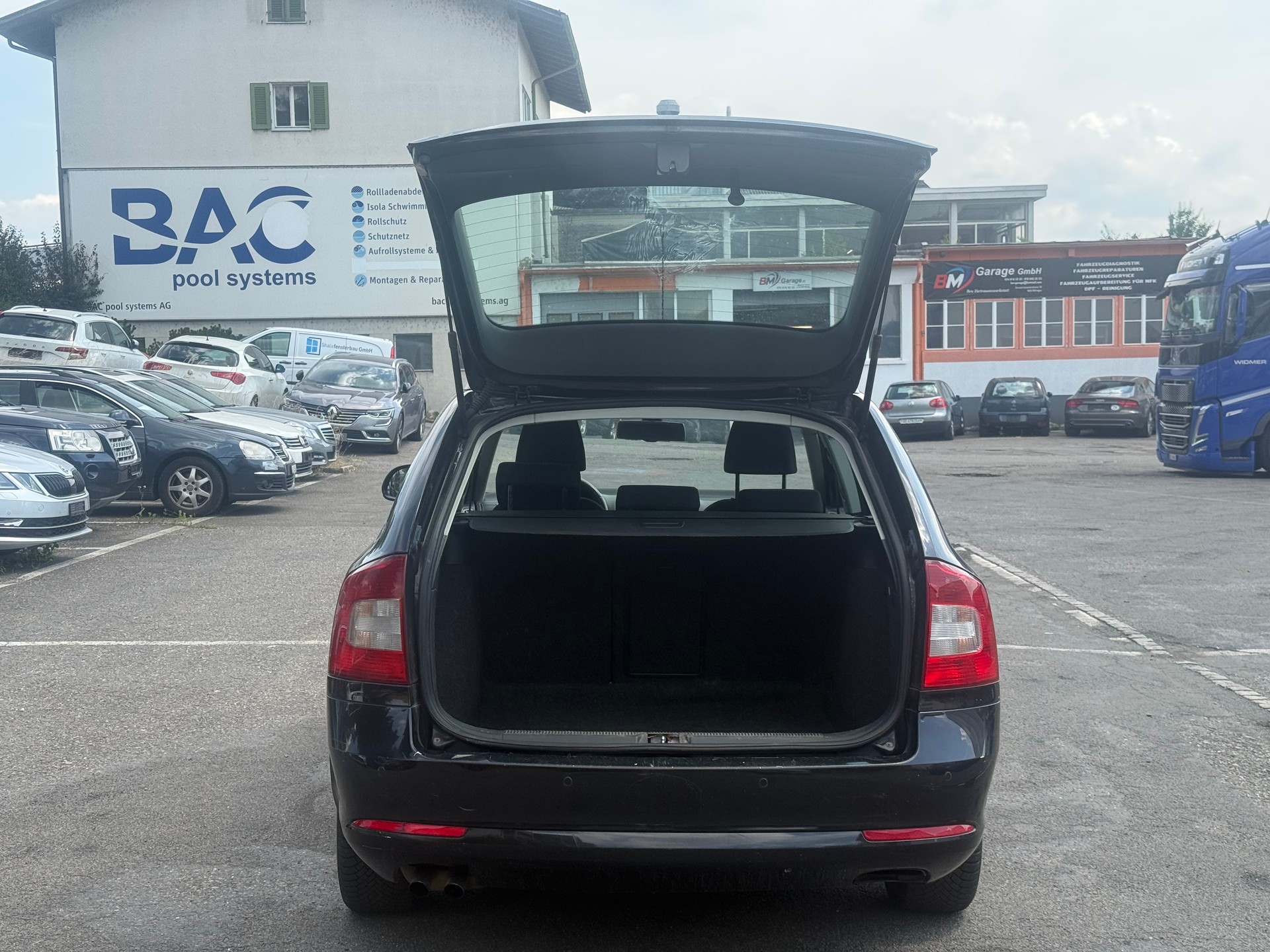 SKODA Octavia Combi 1.6 TDI Adventure 4x4-image-6