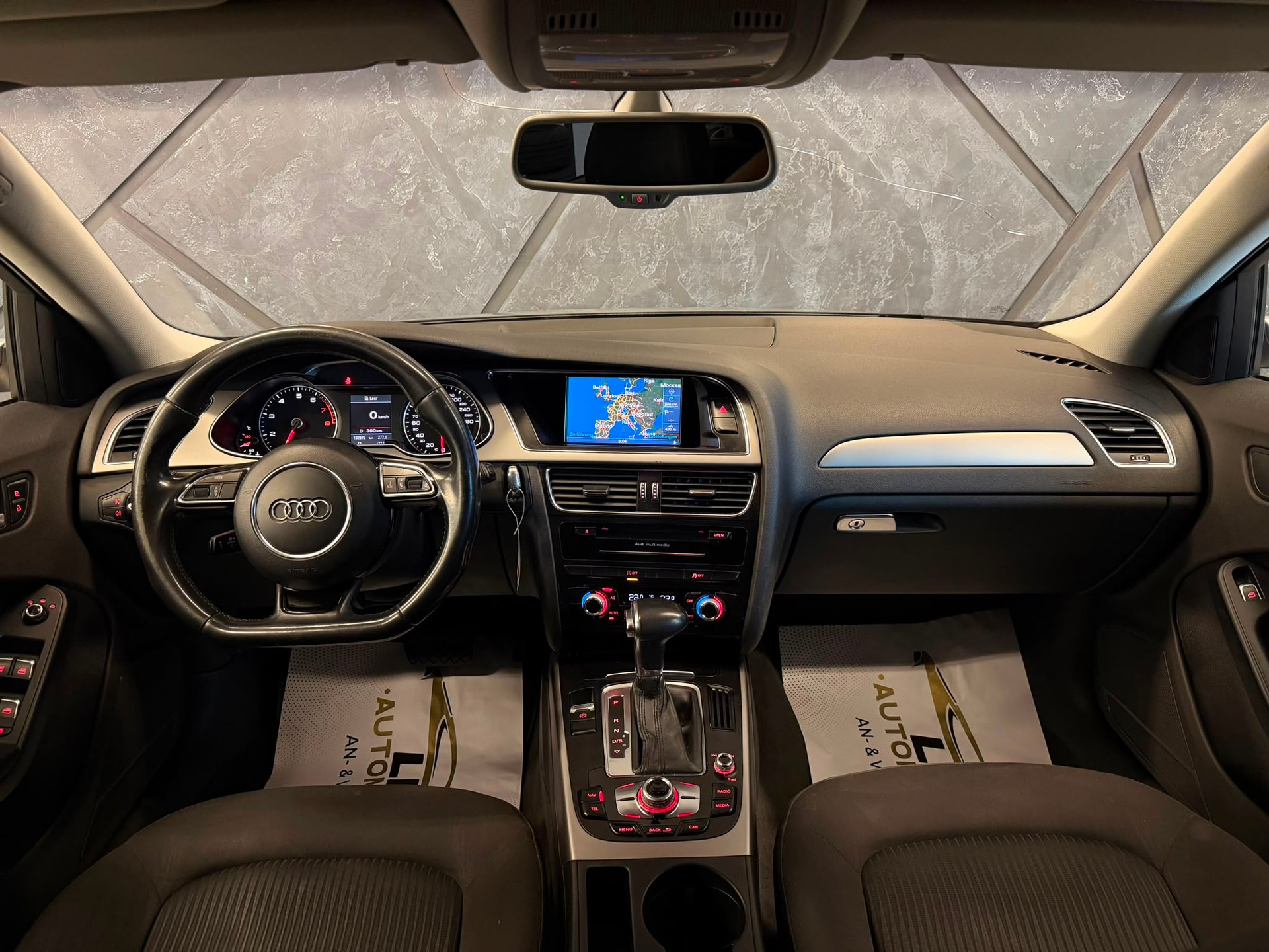 AUDI A4 Avant 1.8 TFSI multitronic-image-8