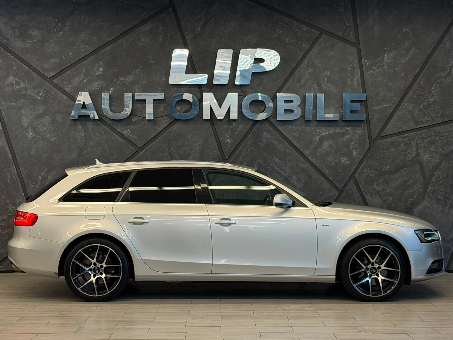 AUDI A4 Avant 1.8 TFSI multitronic-image-3