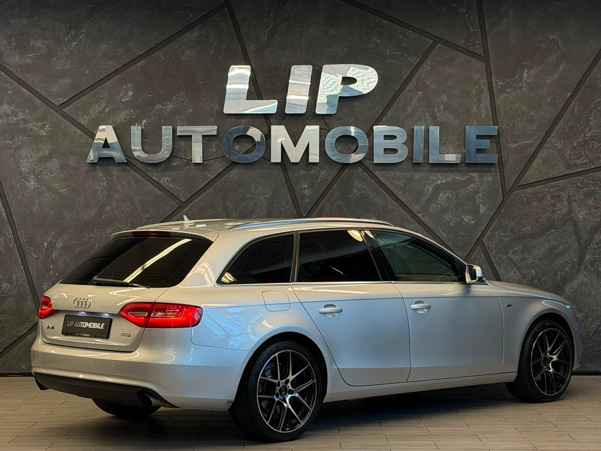 AUDI A4 Avant 1.8 TFSI multitronic-image-5
