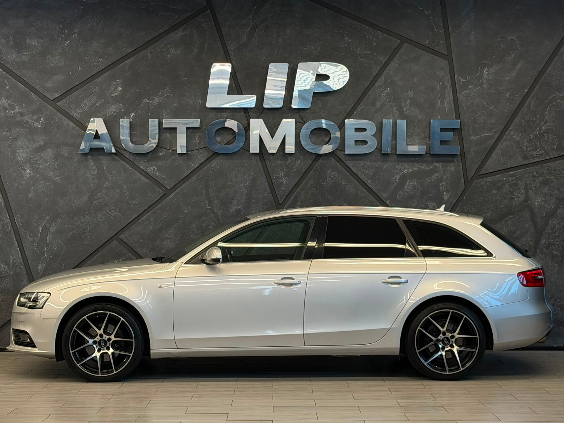 AUDI A4 Avant 1.8 TFSI multitronic-image-4
