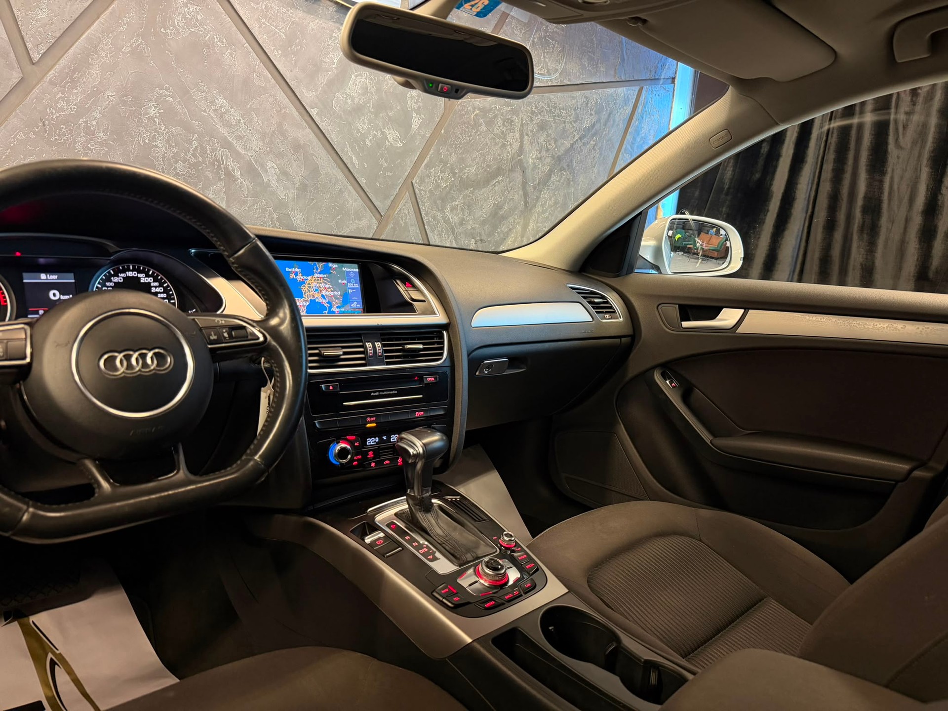 AUDI A4 Avant 1.8 TFSI multitronic-image-9