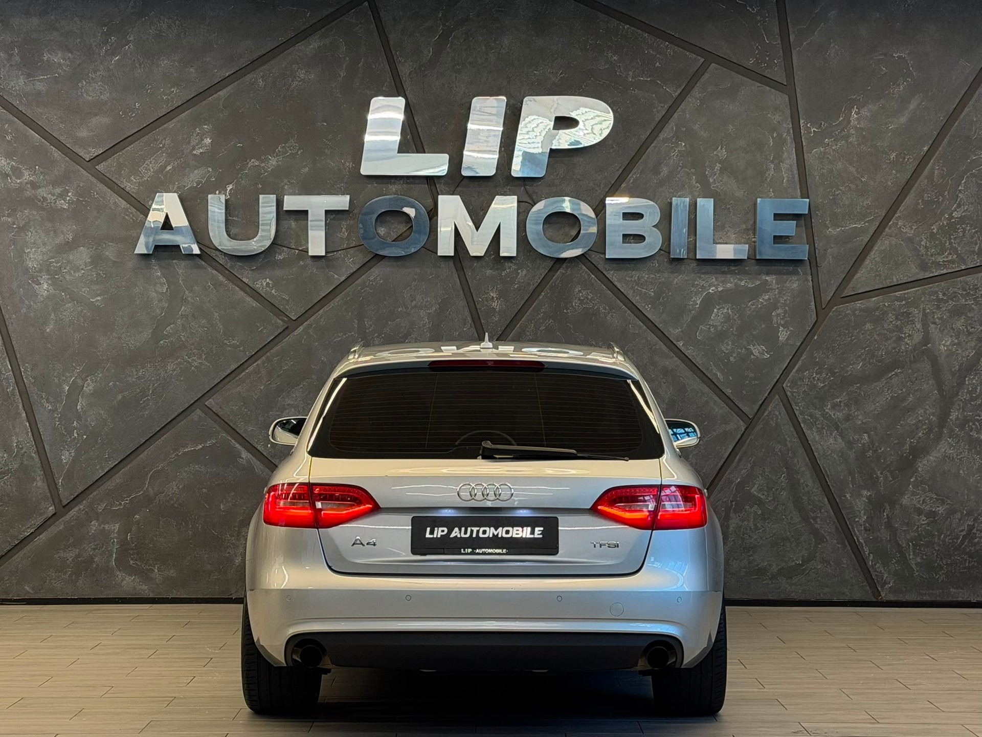 AUDI A4 Avant 1.8 TFSI multitronic-image-6
