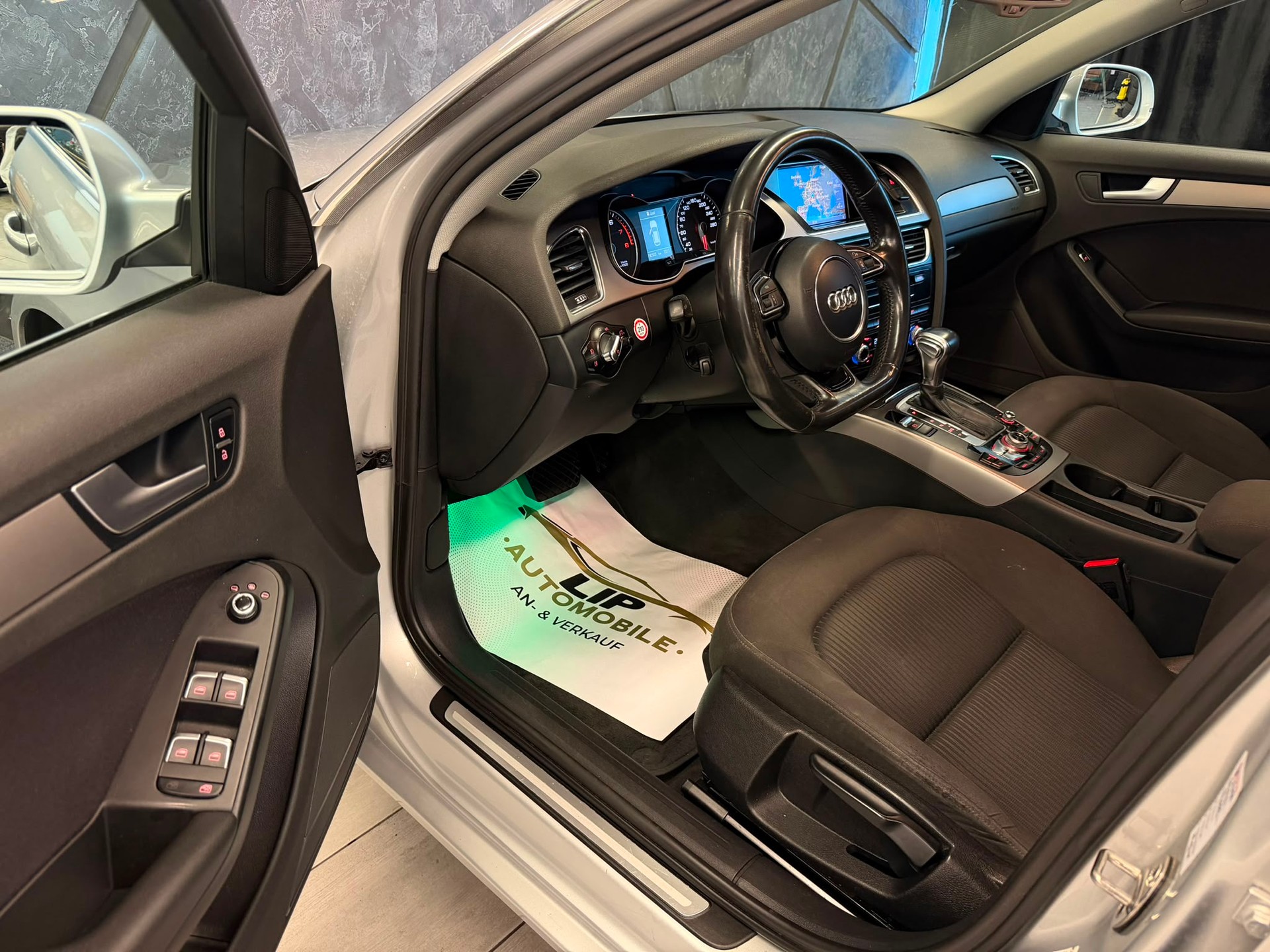 AUDI A4 Avant 1.8 TFSI multitronic-image-10