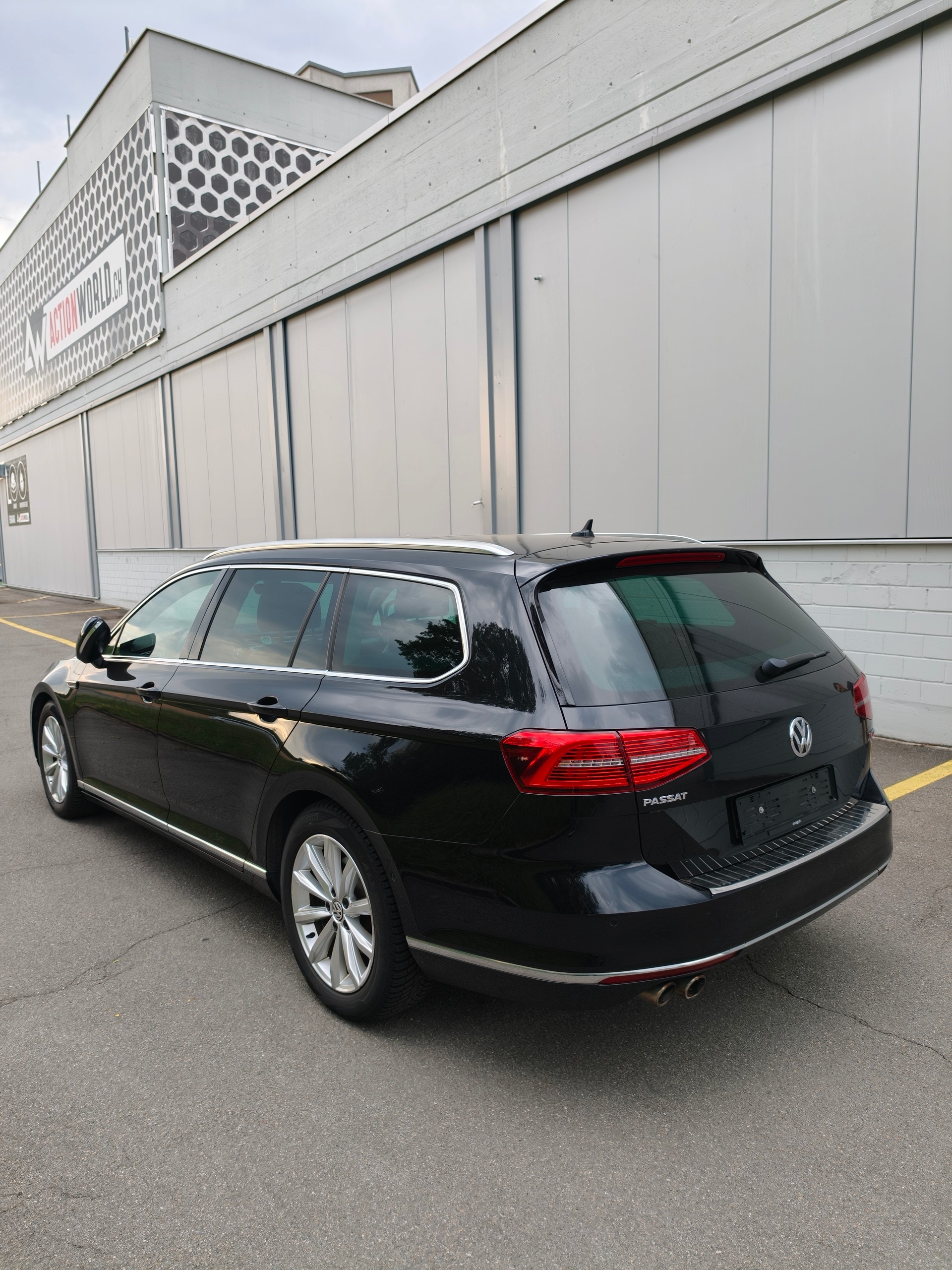 VW Passat Variant 2.0 TDI BMT Highline DSG 4Motion-image-4