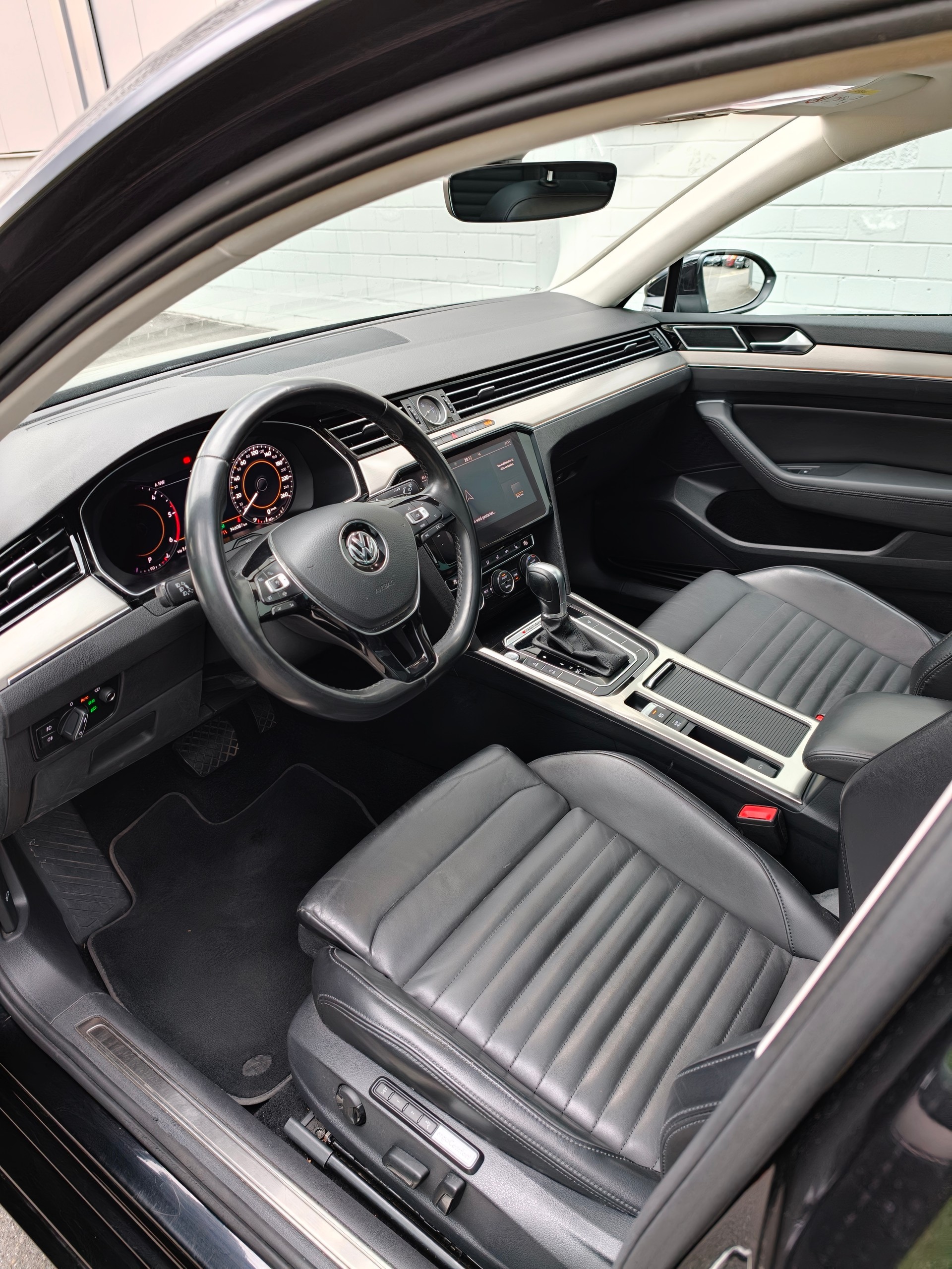 VW Passat Variant 2.0 TDI BMT Highline DSG 4Motion-image-8