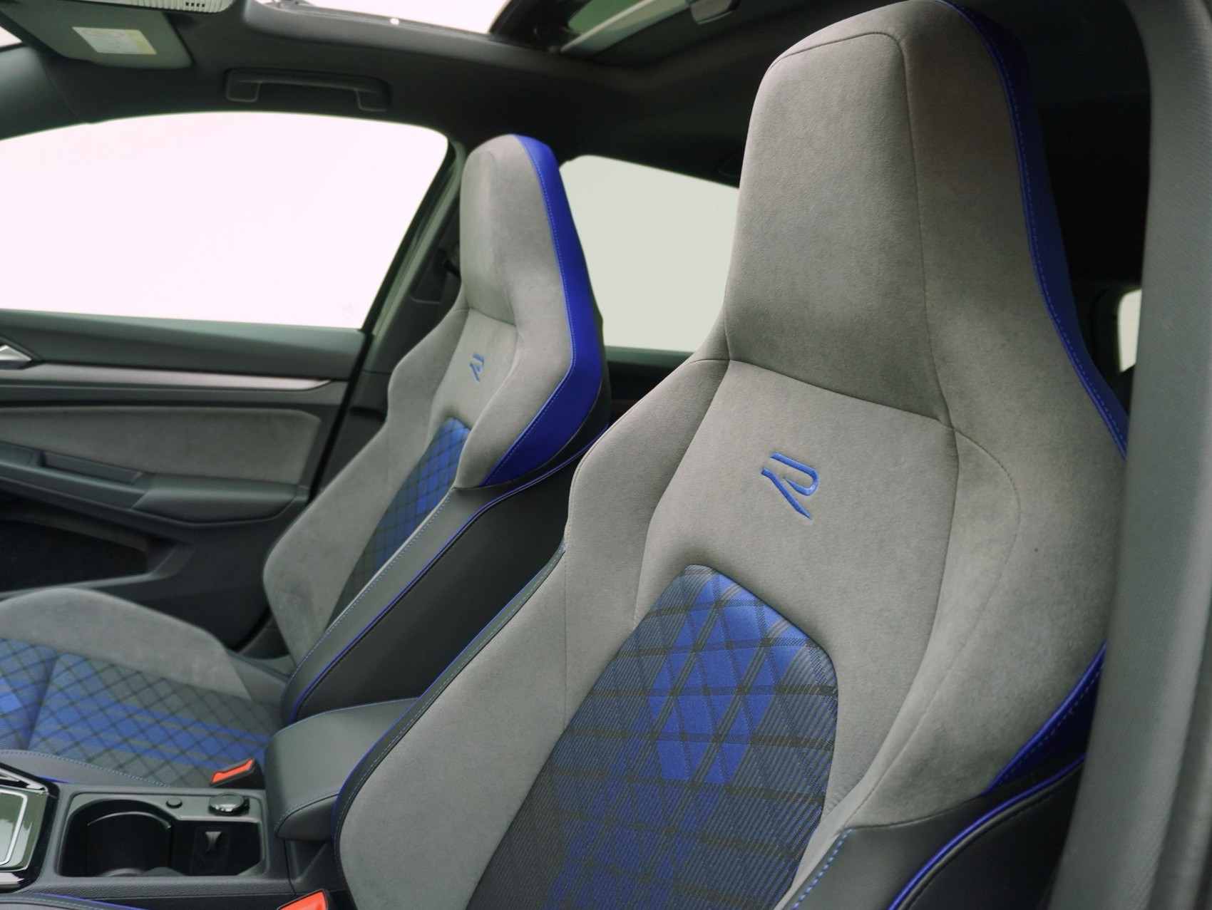 VW Golf 8.5 2.0 TSI DSG R Black Edition 4Motion **VW Werksgarantie bis 09/2030**-image-10