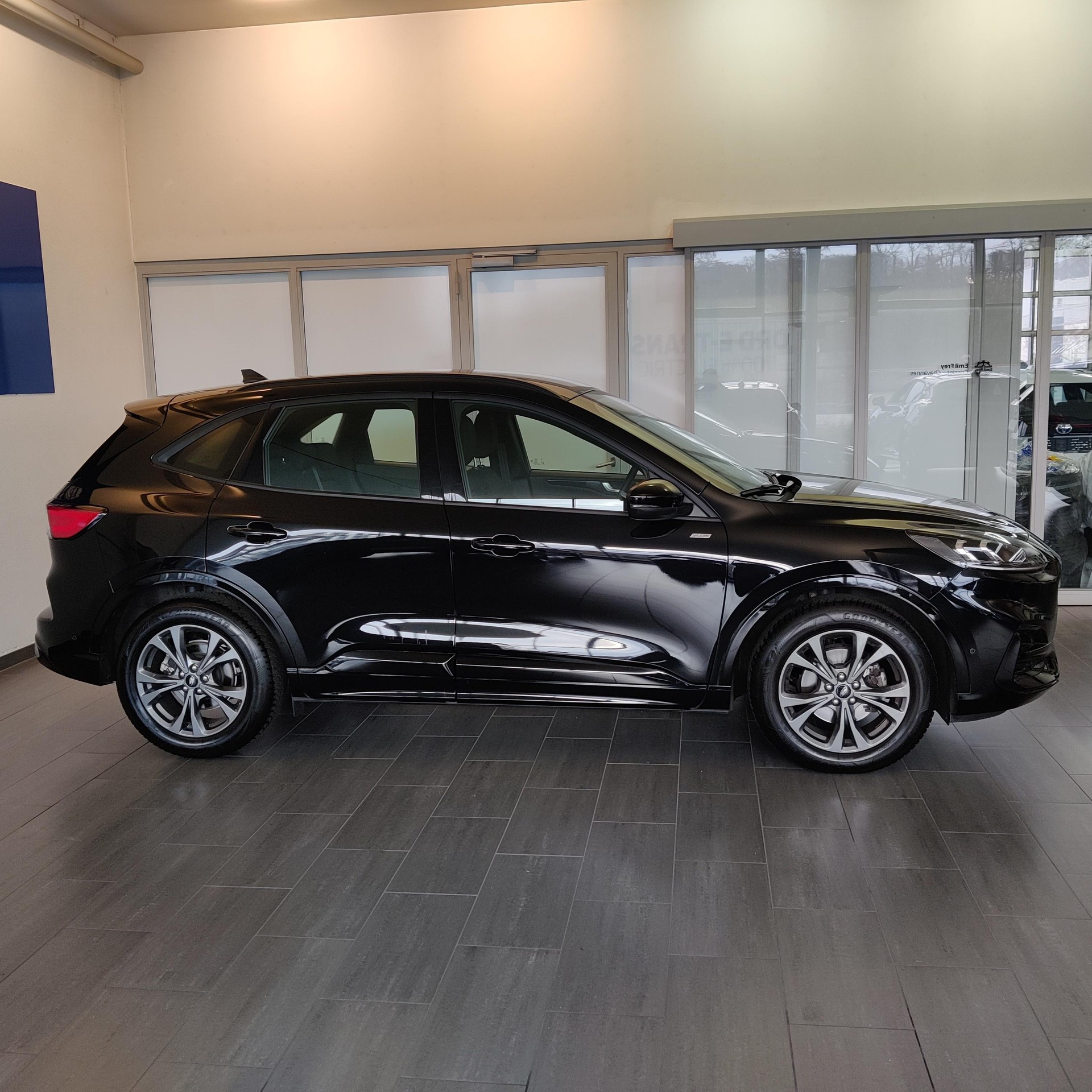 FORD Kuga 2.0 EcoBlue ST-Line-showroom-element-2